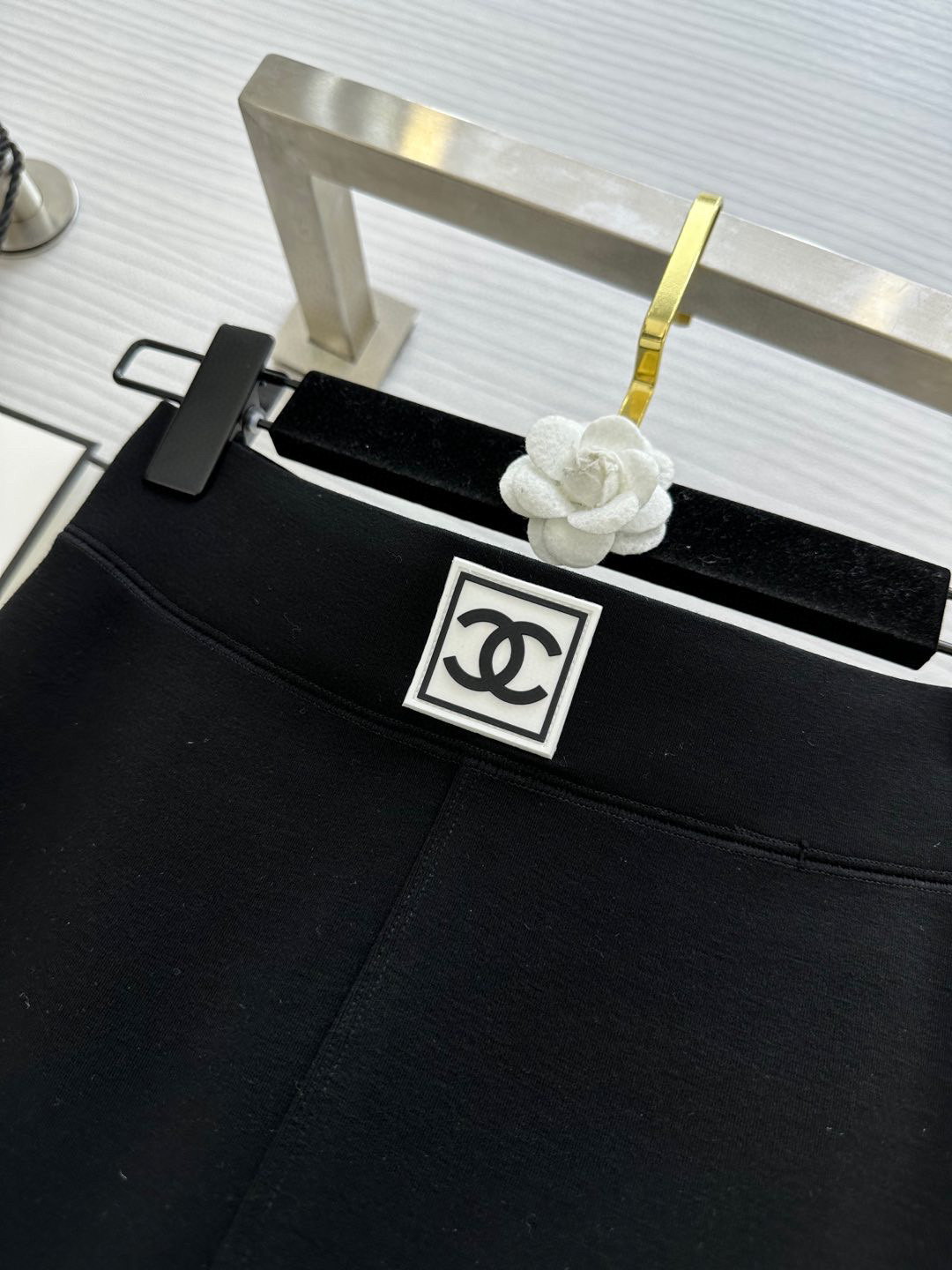 𝗖𝗛𝗔𝗡𝗘𝗟 王炸小黑裤 中古系列 加厚婴儿绒发热超大弹力一字档九分裤 打底裤 超级时髦 超级好看 内里