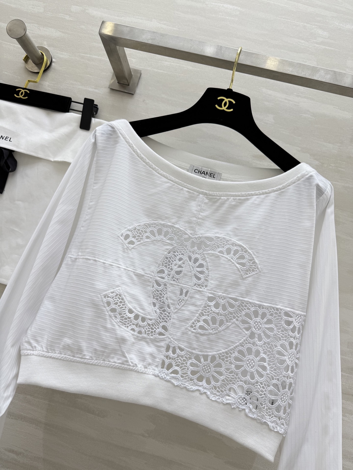 #Chane♡²⁵早秋新款 双C刺绣🪡长袖上衣 高品质定制 现货首发size：36/38/40（36码肩