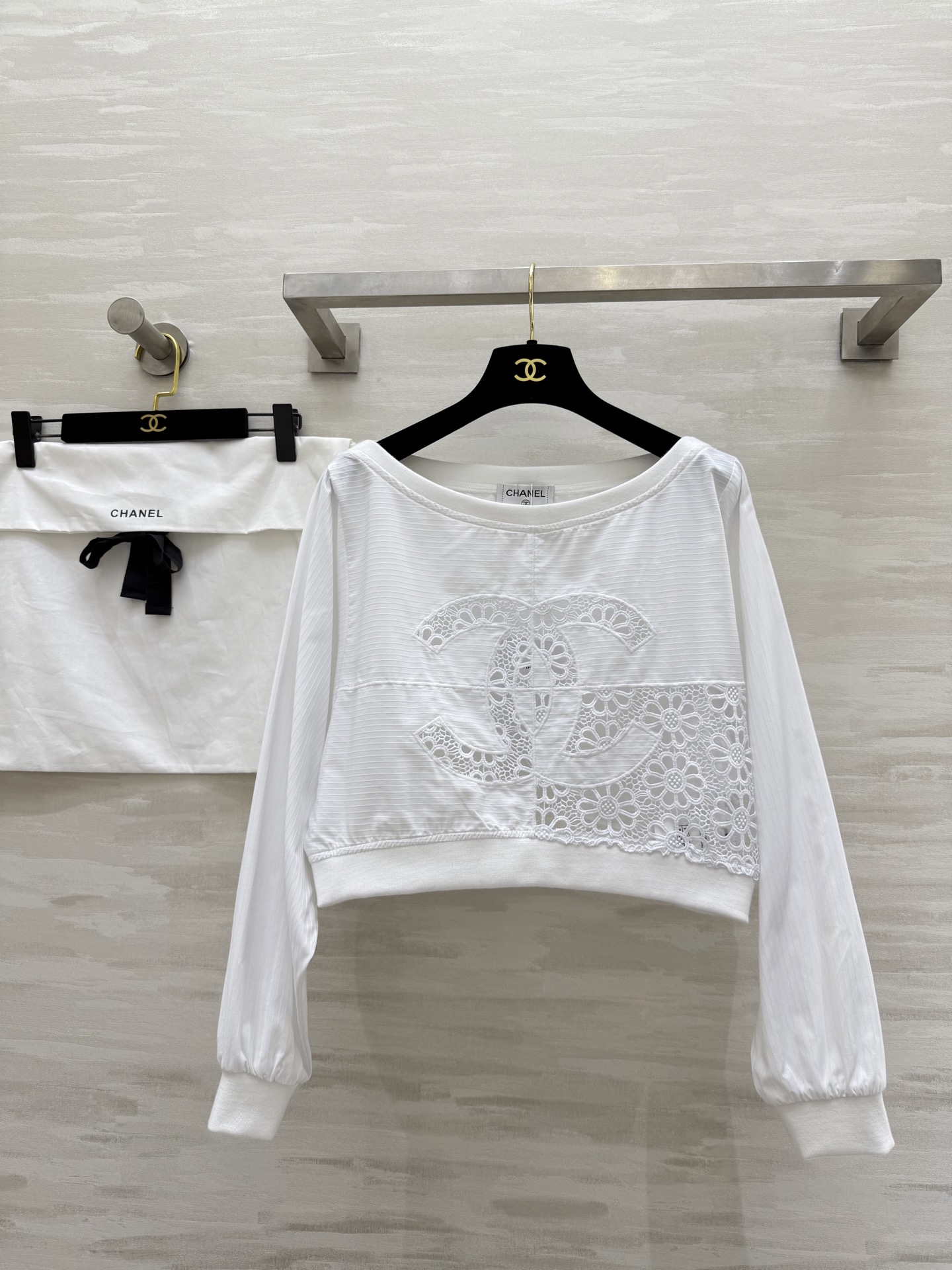 NO:473592,#Chane early autumn new style double C embroidered long-sleeved top high quality customization spot first size36/38/40 (36 size shoulder width 38, bust 78, length 41), chanel, alexander wang19860909#Chane早秋新款 双C刺绣长袖上衣 高品质定制 现货首发size36/38/40（36码肩宽38,胸围78,衣长41）,,chanel,alexander wang,Women's clothing