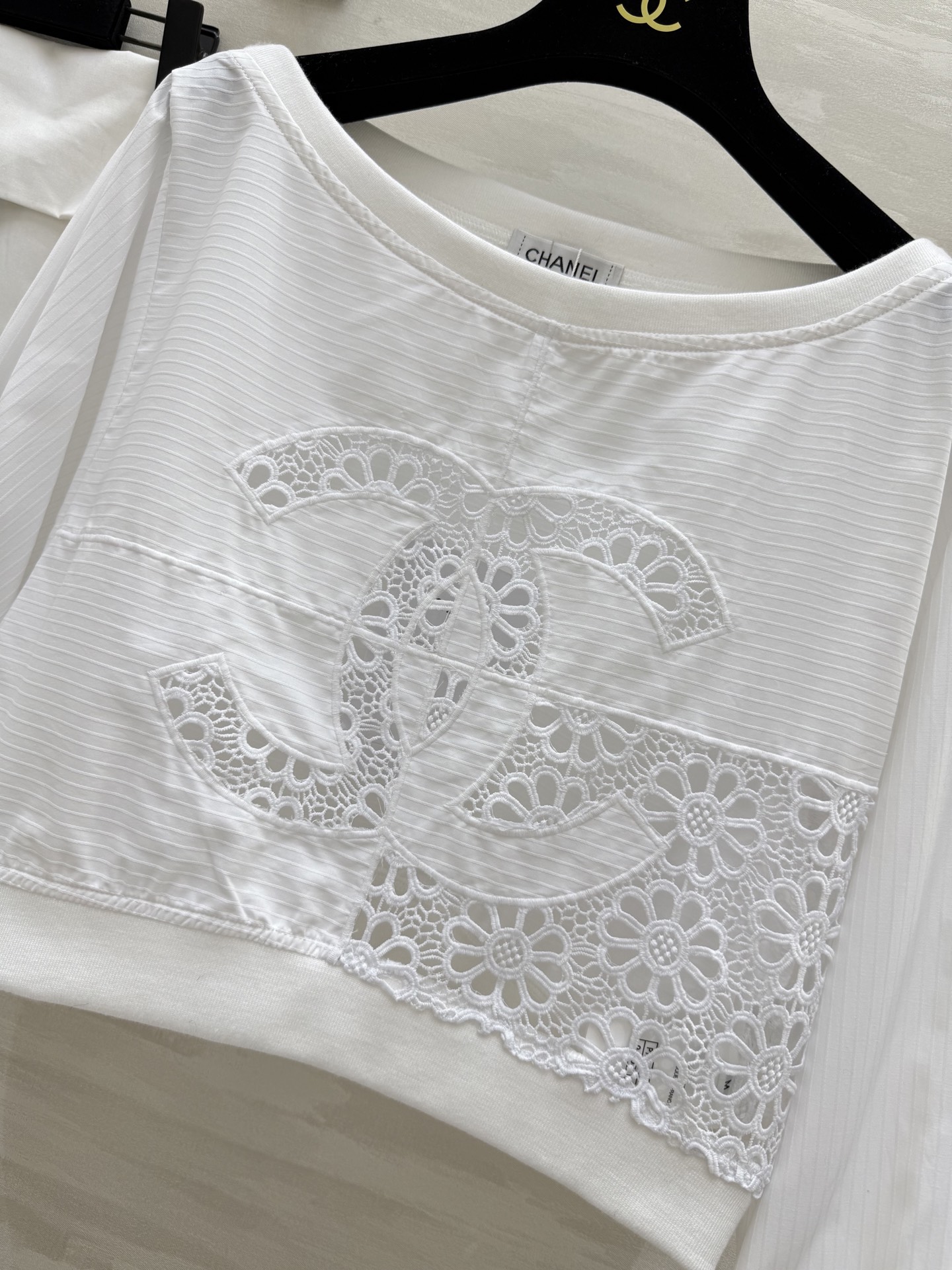 #Chane♡²⁵早秋新款 双C刺绣🪡长袖上衣 高品质定制 现货首发size：36/38/40（36码肩