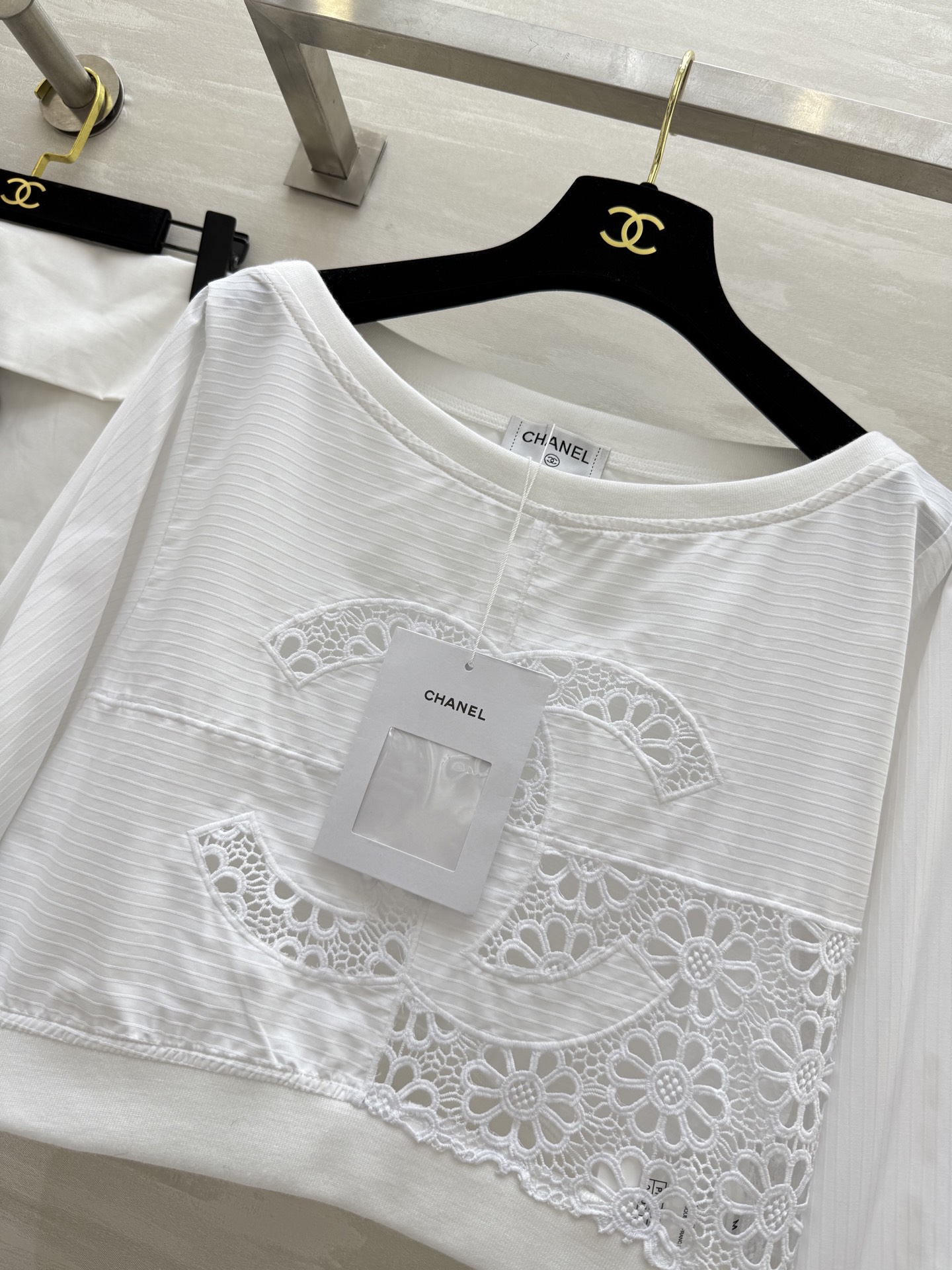 #Chane♡²⁵早秋新款 双C刺绣🪡长袖上衣 高品质定制 现货首发size：36/38/40（36码肩