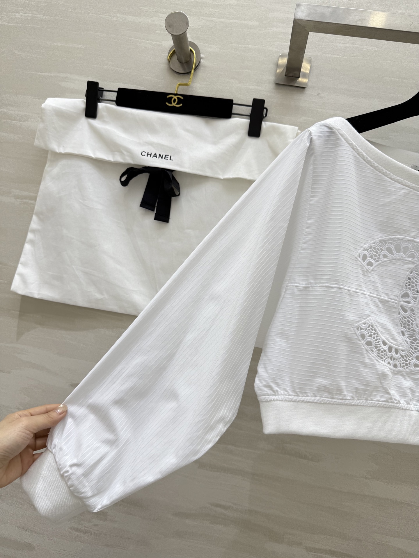 #Chane♡²⁵早秋新款 双C刺绣🪡长袖上衣 高品质定制 现货首发size：36/38/40（36码肩