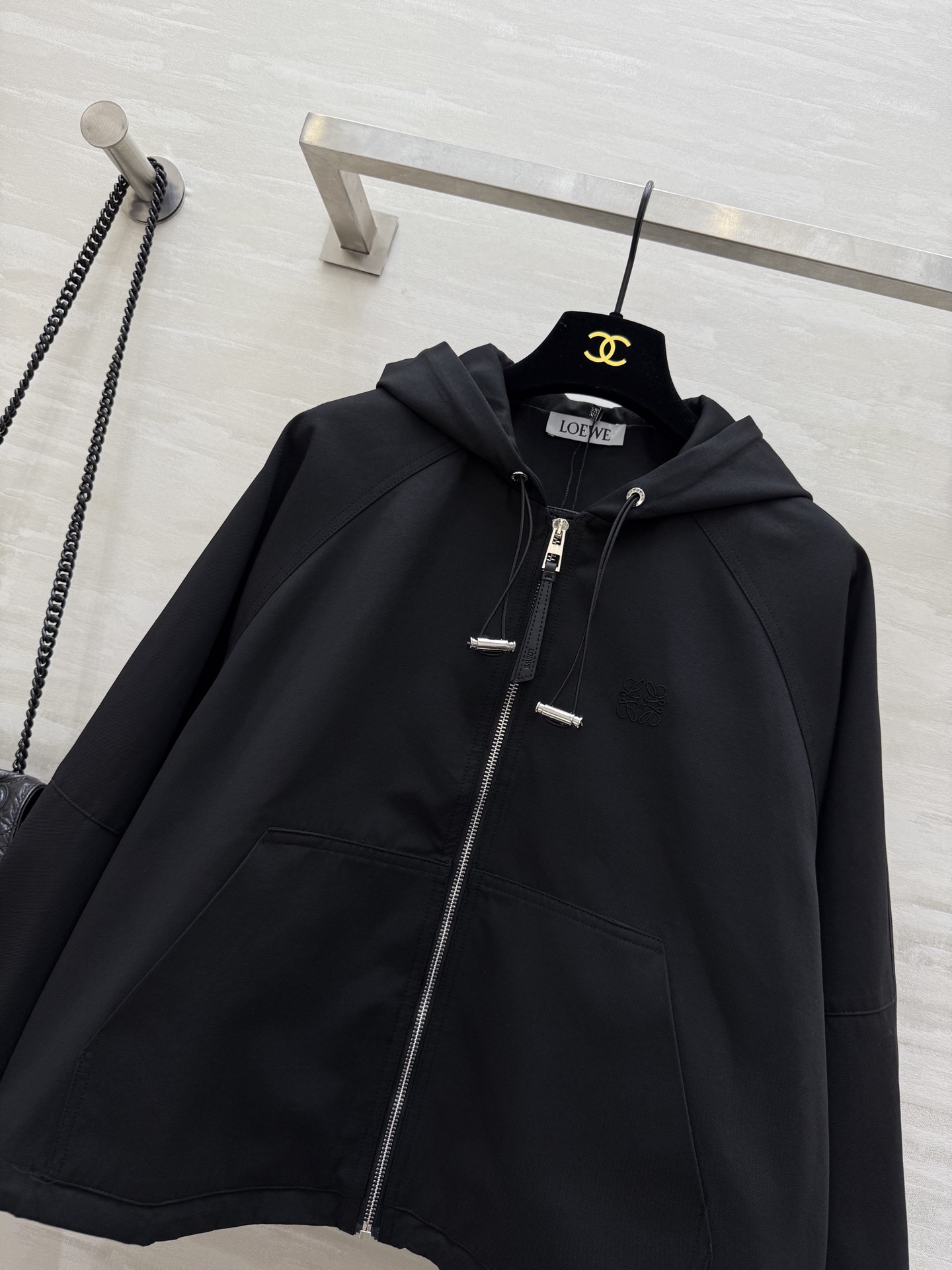 #Loew♡²⁵早秋新款 连帽外套 下摆可抽绳收腰设计 前襟logo刺绣🪡 高品质 现货首发size：S