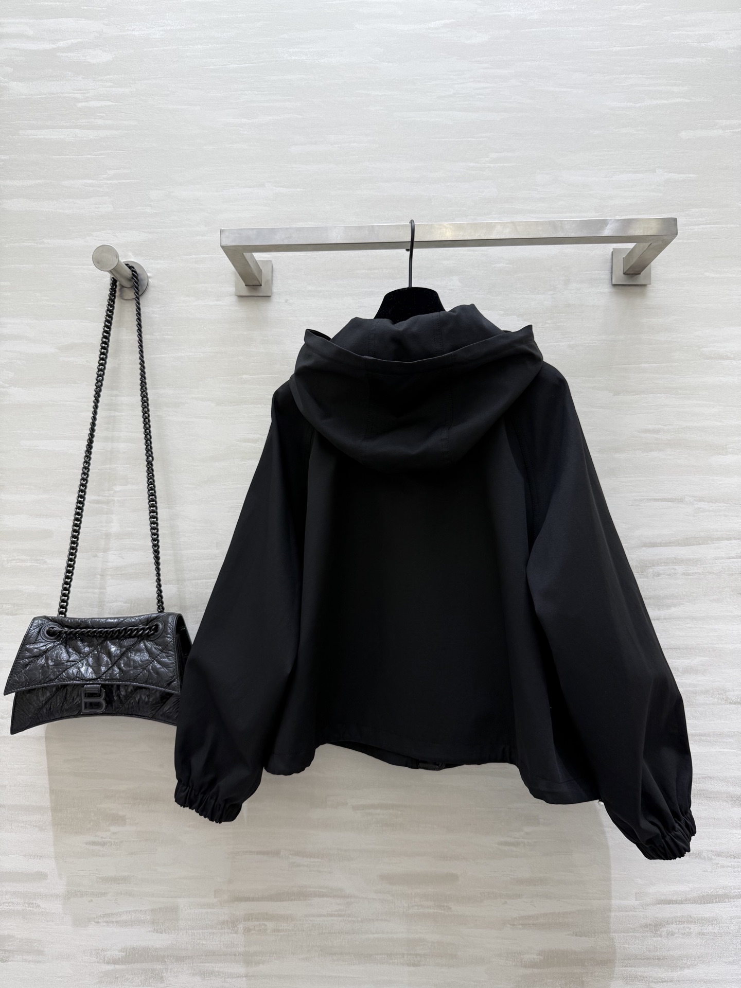 #Loew♡²⁵早秋新款 连帽外套 下摆可抽绳收腰设计 前襟logo刺绣🪡 高品质 现货首发size：S