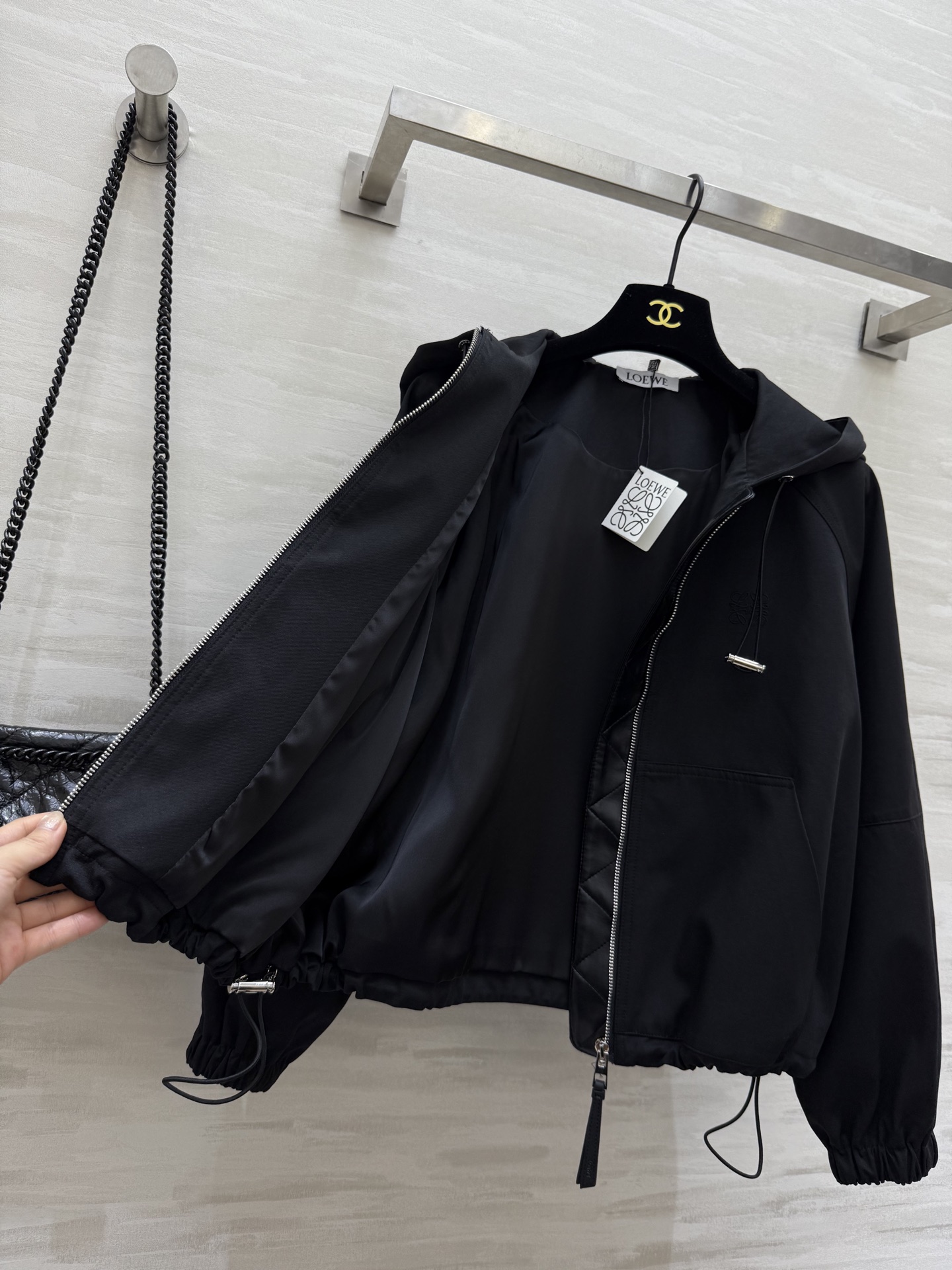 #Loew♡²⁵早秋新款 连帽外套 下摆可抽绳收腰设计 前襟logo刺绣🪡 高品质 现货首发size：S