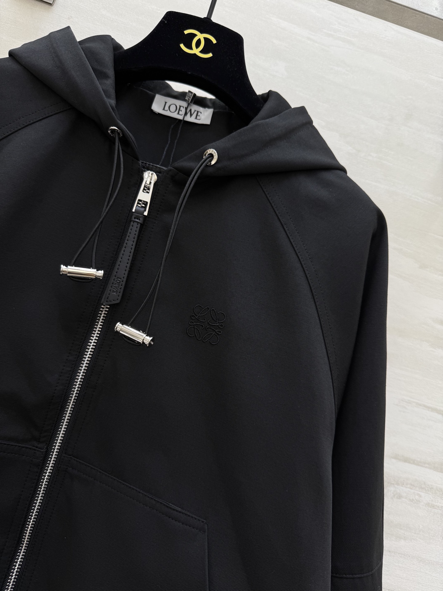 #Loew♡²⁵早秋新款 连帽外套 下摆可抽绳收腰设计 前襟logo刺绣🪡 高品质 现货首发size：S