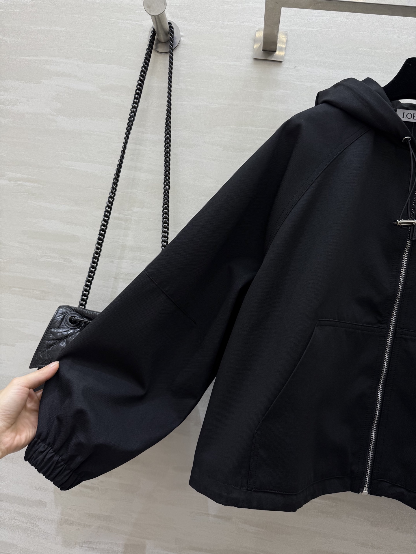 #Loew♡²⁵早秋新款 连帽外套 下摆可抽绳收腰设计 前襟logo刺绣🪡 高品质 现货首发size：S