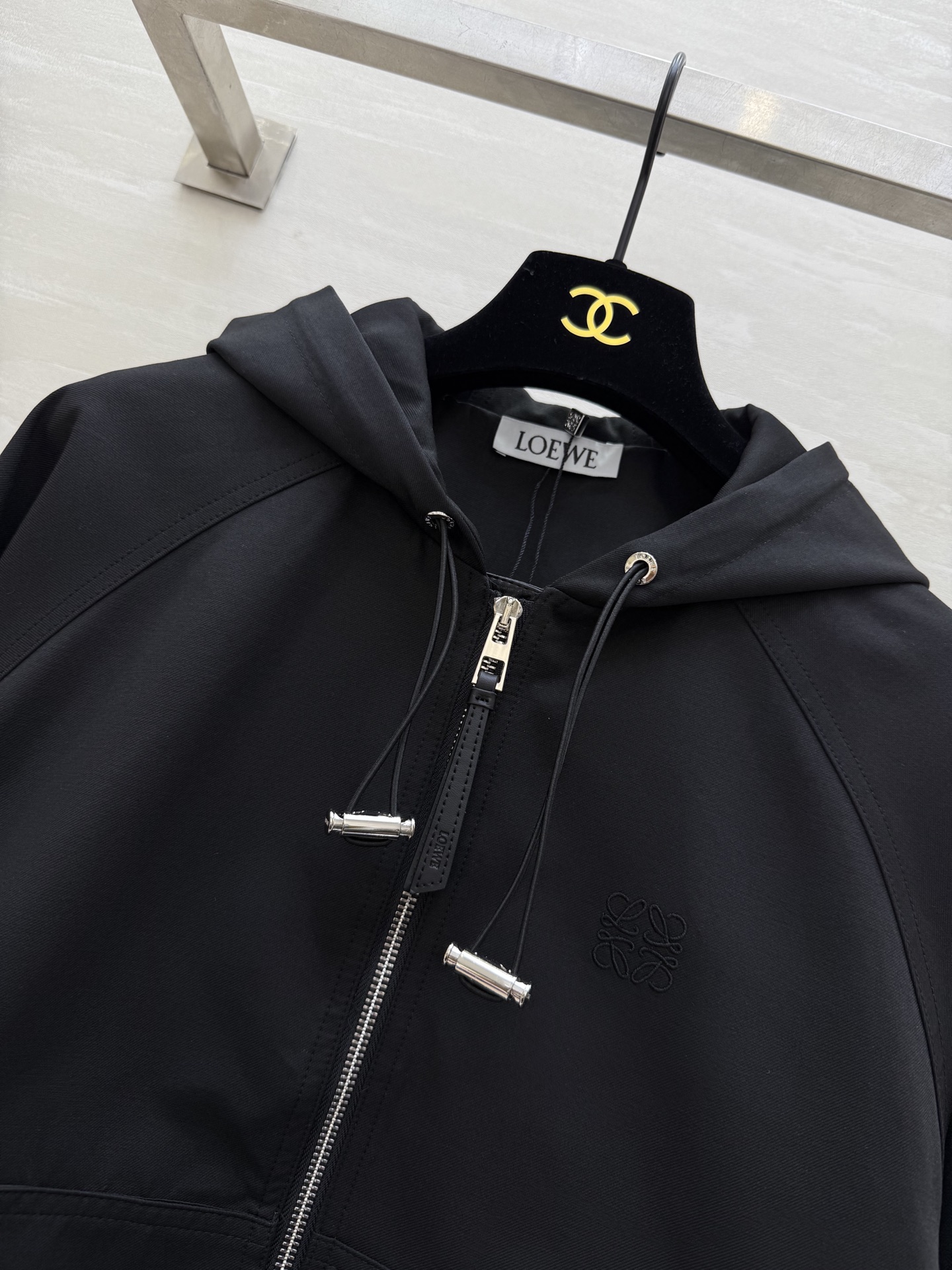 #Loew♡²⁵早秋新款 连帽外套 下摆可抽绳收腰设计 前襟logo刺绣🪡 高品质 现货首发size：S