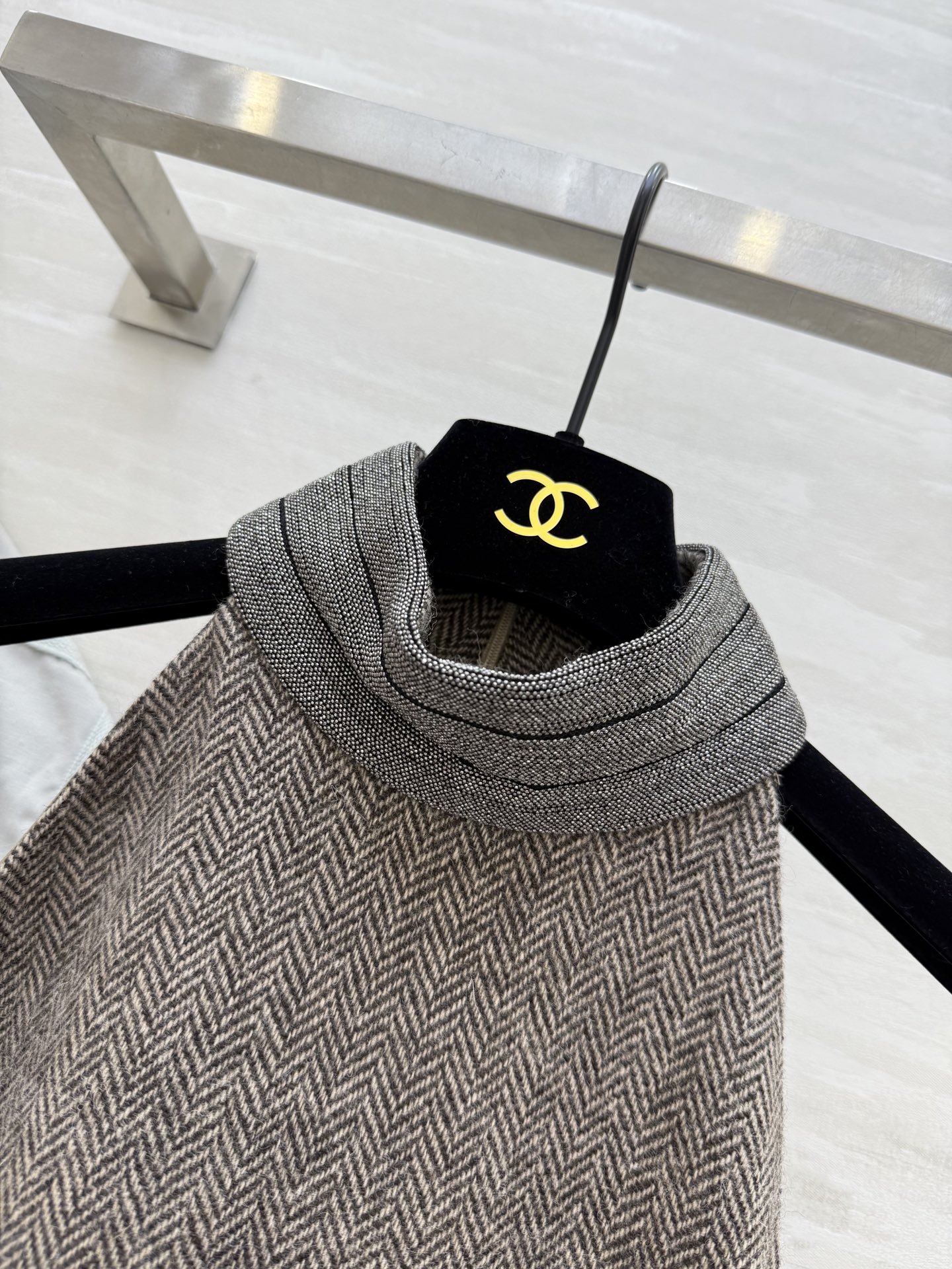 #BC²⁵秋冬新款 人字纹无袖连衣裙 极简设计感 叠穿起来很有范 各种有型 内里搭配衬衫穿或者单穿都好看