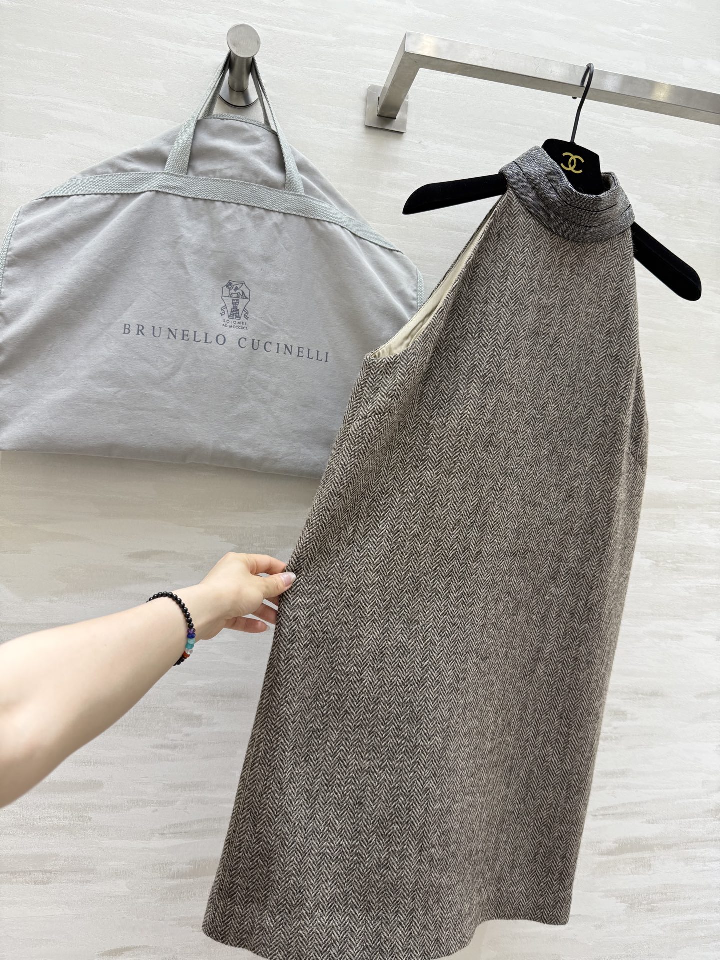 #BC²⁵秋冬新款 人字纹无袖连衣裙 极简设计感 叠穿起来很有范 各种有型 内里搭配衬衫穿或者单穿都好看