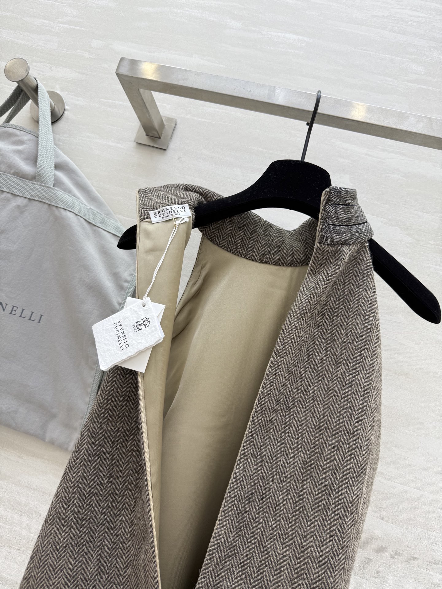 #BC²⁵秋冬新款 人字纹无袖连衣裙 极简设计感 叠穿起来很有范 各种有型 内里搭配衬衫穿或者单穿都好看