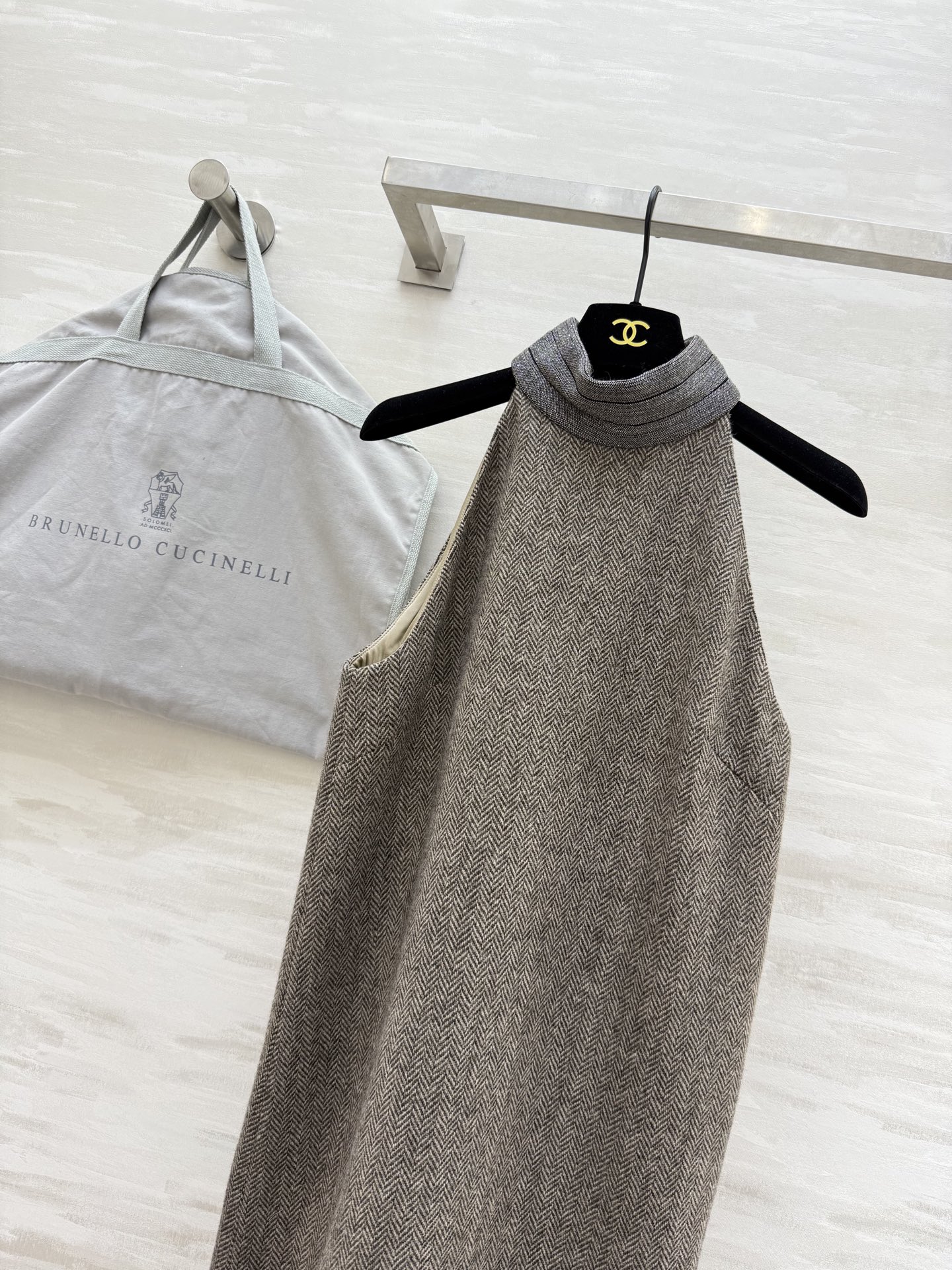 #BC²⁵秋冬新款 人字纹无袖连衣裙 极简设计感 叠穿起来很有范 各种有型 内里搭配衬衫穿或者单穿都好看