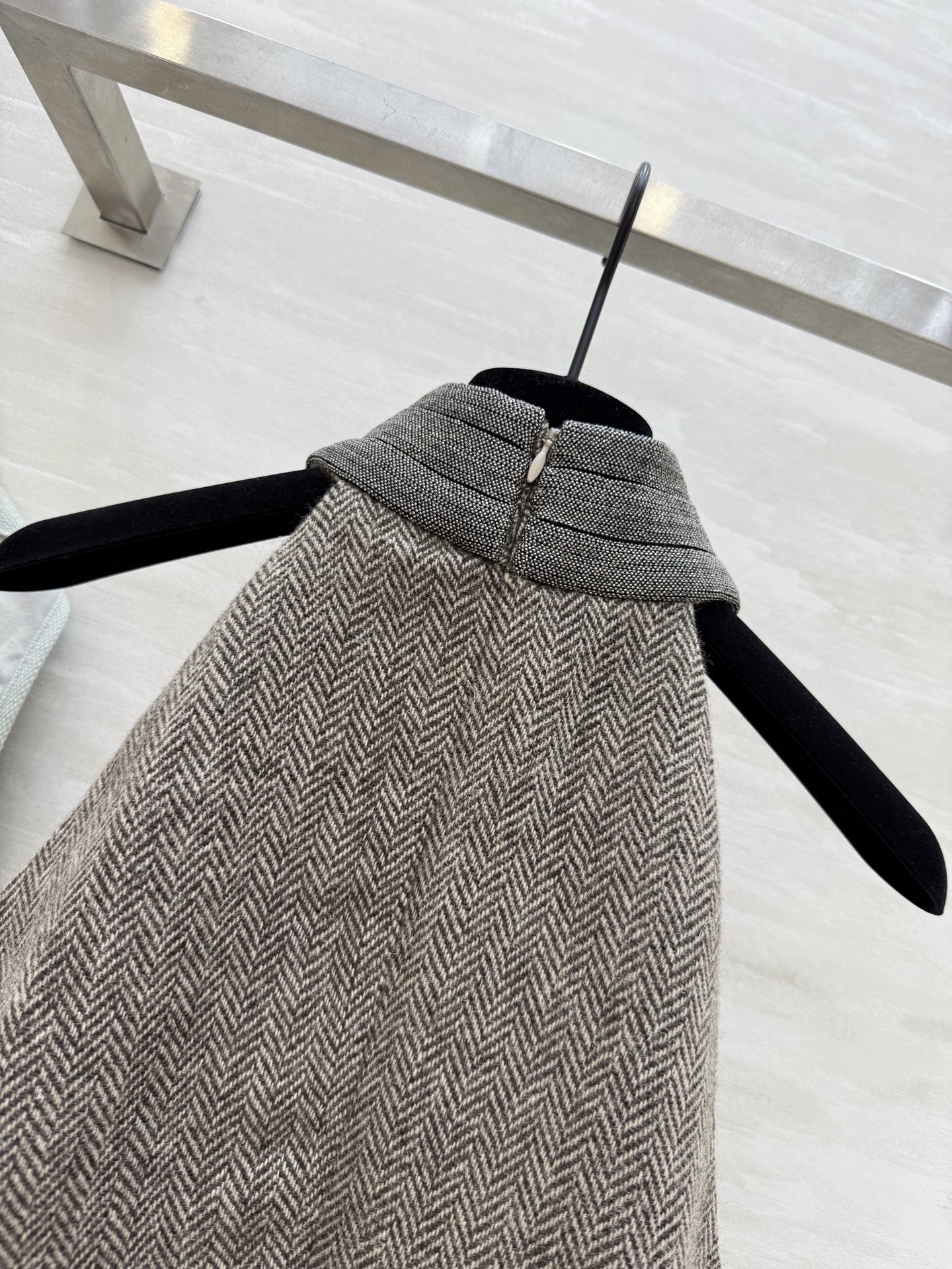 #BC²⁵秋冬新款 人字纹无袖连衣裙 极简设计感 叠穿起来很有范 各种有型 内里搭配衬衫穿或者单穿都好看