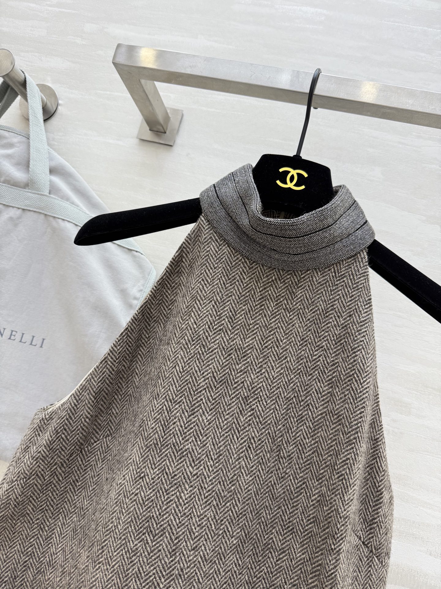 #BC²⁵秋冬新款 人字纹无袖连衣裙 极简设计感 叠穿起来很有范 各种有型 内里搭配衬衫穿或者单穿都好看