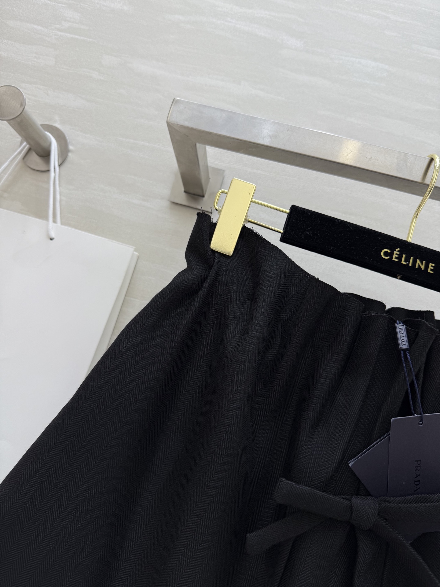 #Prad♡²⁵秋冬新款 两穿款蝴蝶结抹胸 长半裙定制人字纹面料 细腻舒适 松紧内腰设计也可以当抹胸裙穿