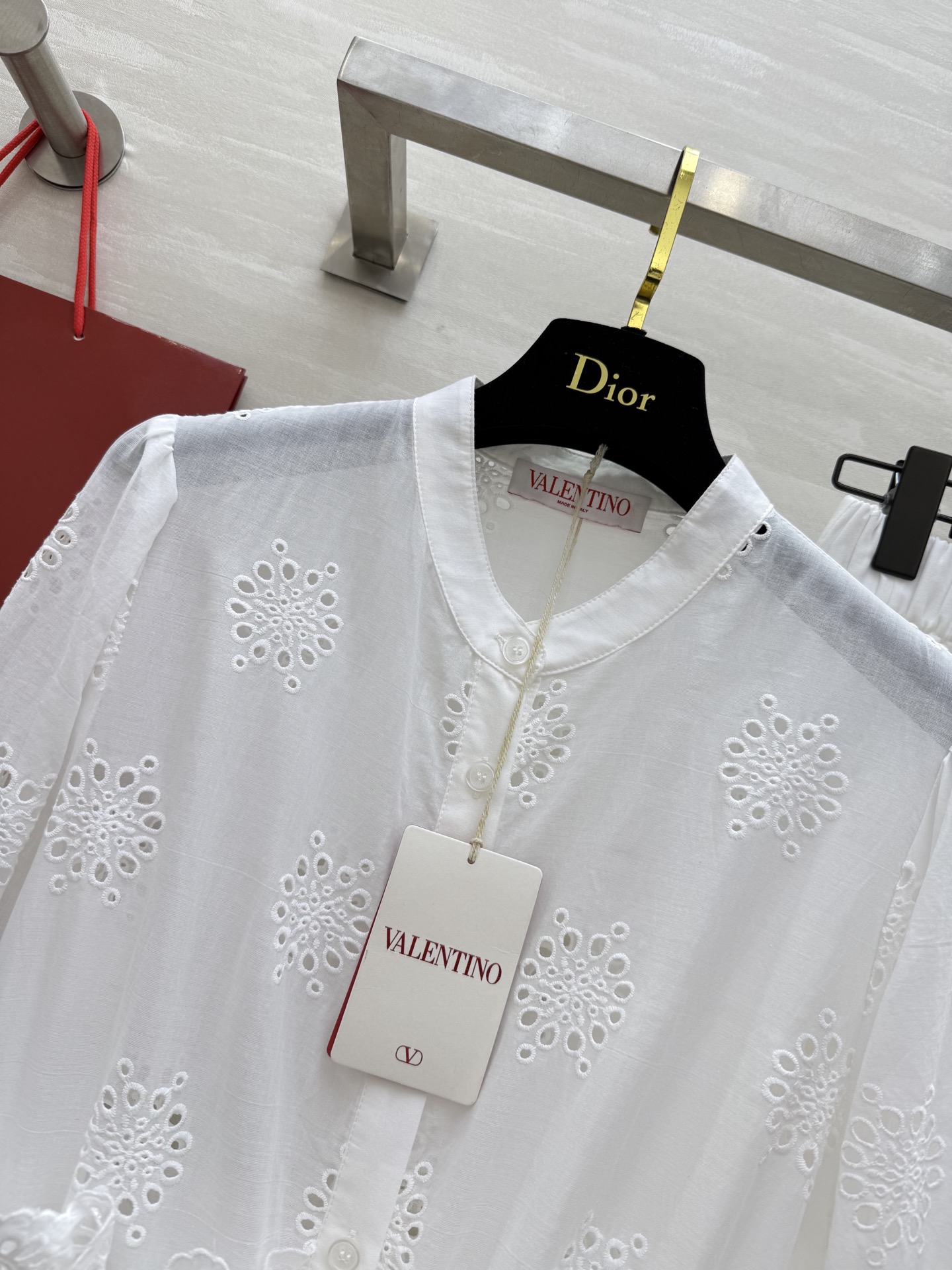 #Valentin♡²⁵早秋新款 南法度假风 镂空绣花两件套  衬衫长裙搭配松紧腰短裤 抽绳收腰不挑人 