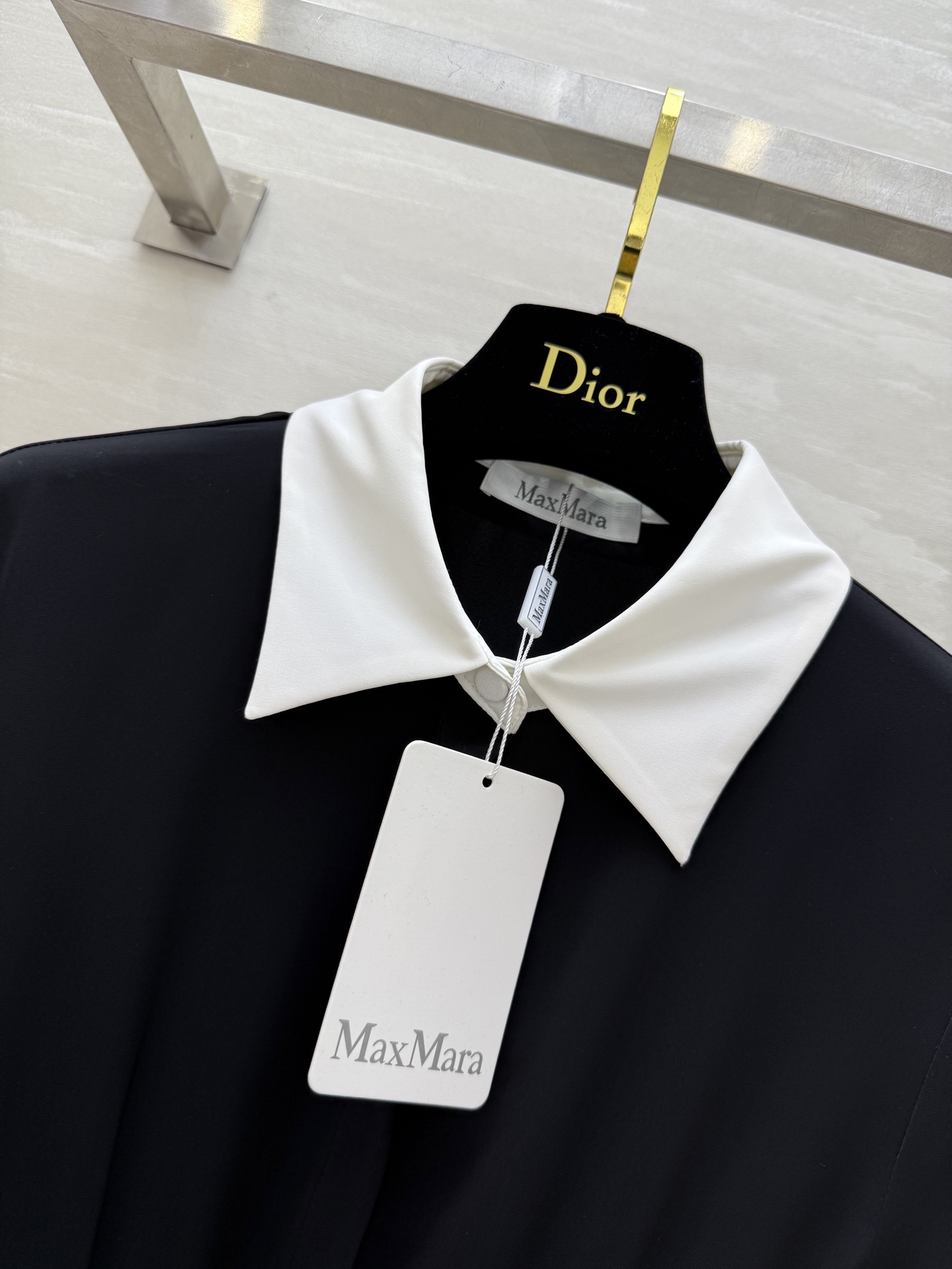 #MAXMAR♡²⁵早秋新款 赫本风 褶裥衬衣式长袖连衣裙 撞色衬衫领和袖口设计 前中开叉裙摆收腰版型上