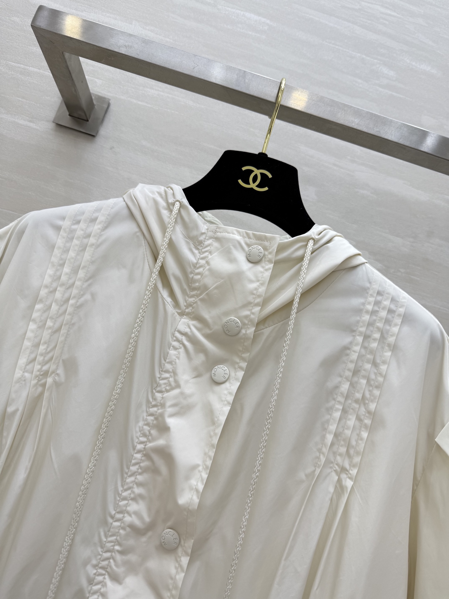 #Moncle♡²⁵早秋新款 连帽收腰长款风衣外套 褶裥收腰大A版型不挑人上身巨显瘦  休闲帅气运动风 