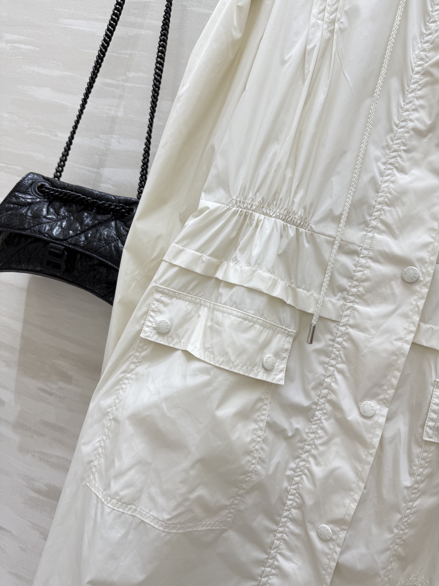 #Moncle♡²⁵早秋新款 连帽收腰长款风衣外套 褶裥收腰大A版型不挑人上身巨显瘦  休闲帅气运动风 