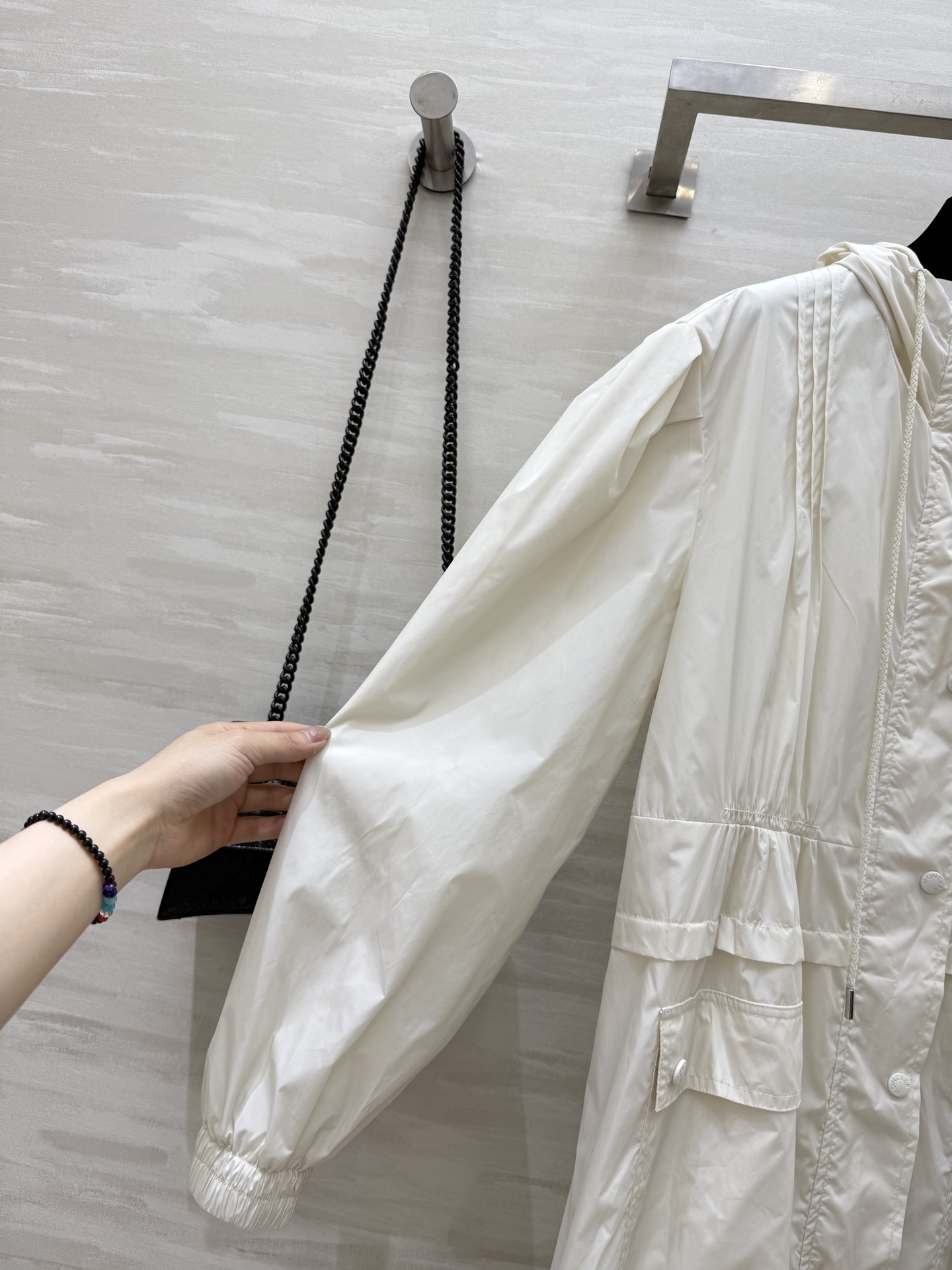 #Moncle♡²⁵早秋新款 连帽收腰长款风衣外套 褶裥收腰大A版型不挑人上身巨显瘦  休闲帅气运动风 