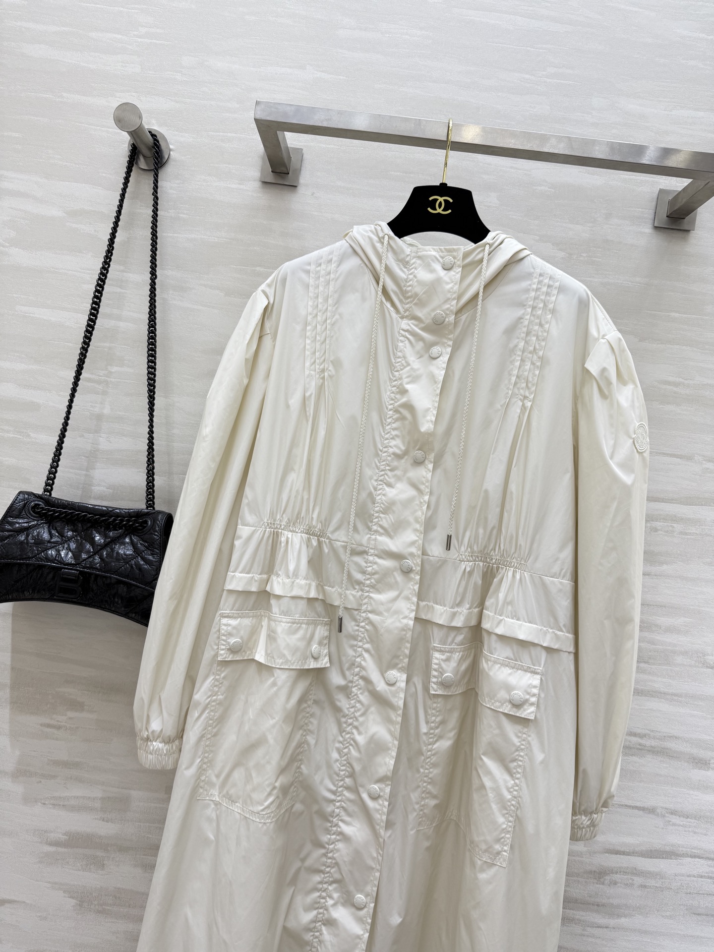 #Moncle♡²⁵早秋新款 连帽收腰长款风衣外套 褶裥收腰大A版型不挑人上身巨显瘦  休闲帅气运动风 