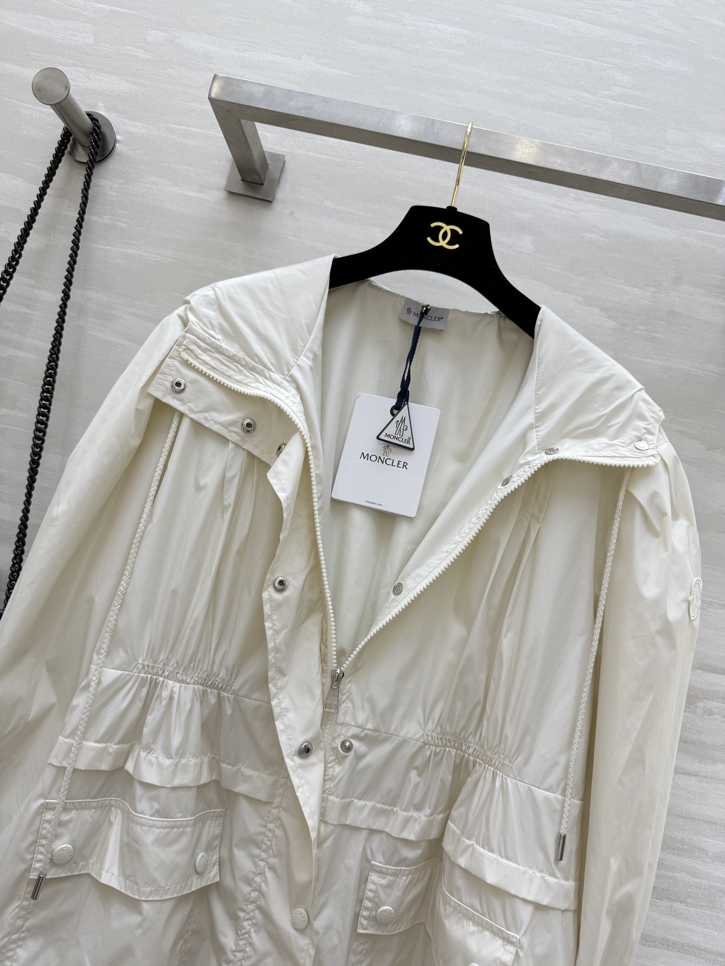 #Moncle♡²⁵早秋新款 连帽收腰长款风衣外套 褶裥收腰大A版型不挑人上身巨显瘦  休闲帅气运动风 