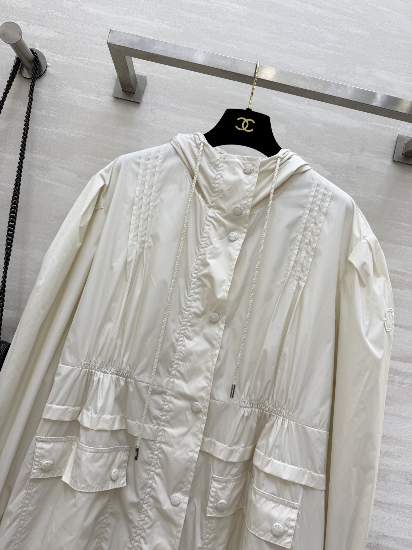 #Moncle♡²⁵早秋新款 连帽收腰长款风衣外套 褶裥收腰大A版型不挑人上身巨显瘦  休闲帅气运动风 