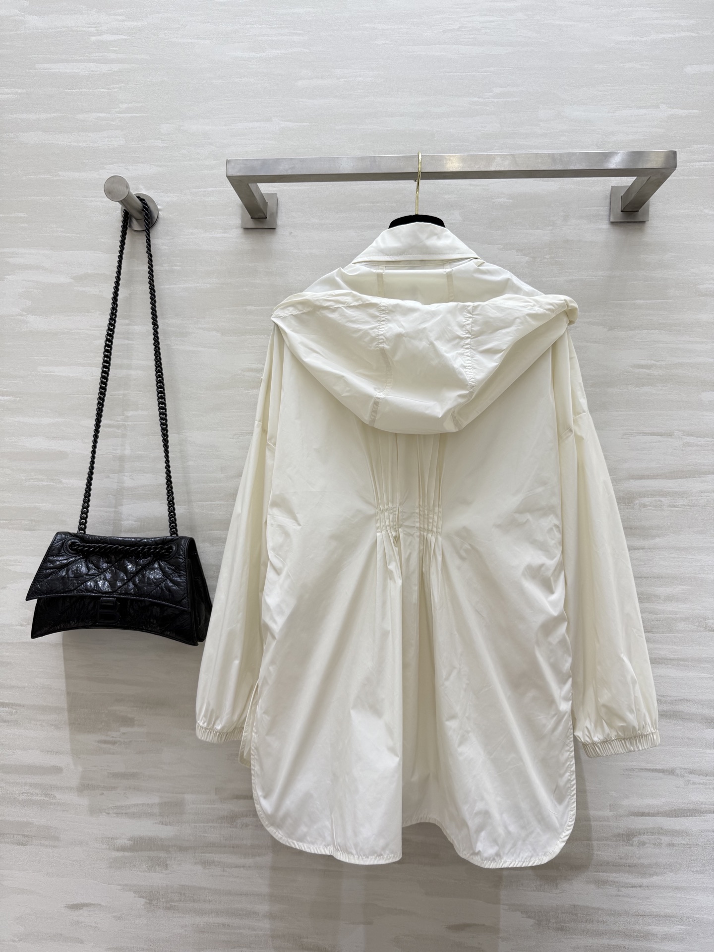 #Moncle♡²⁵早秋新款 前短后长 拉链连帽轻薄外套 经典连帽H字宽松版型 不挑人上身巨显瘦 休闲帅