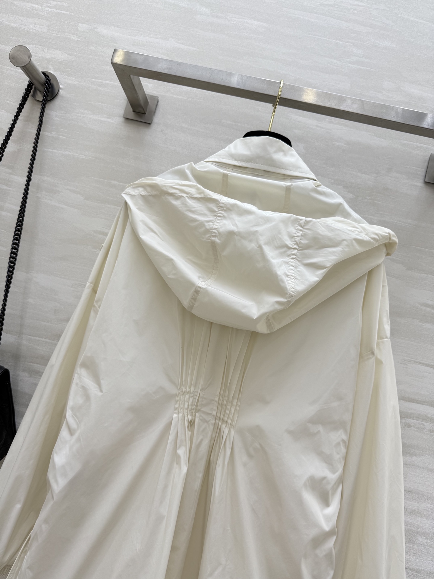 #Moncle♡²⁵早秋新款 前短后长 拉链连帽轻薄外套 经典连帽H字宽松版型 不挑人上身巨显瘦 休闲帅