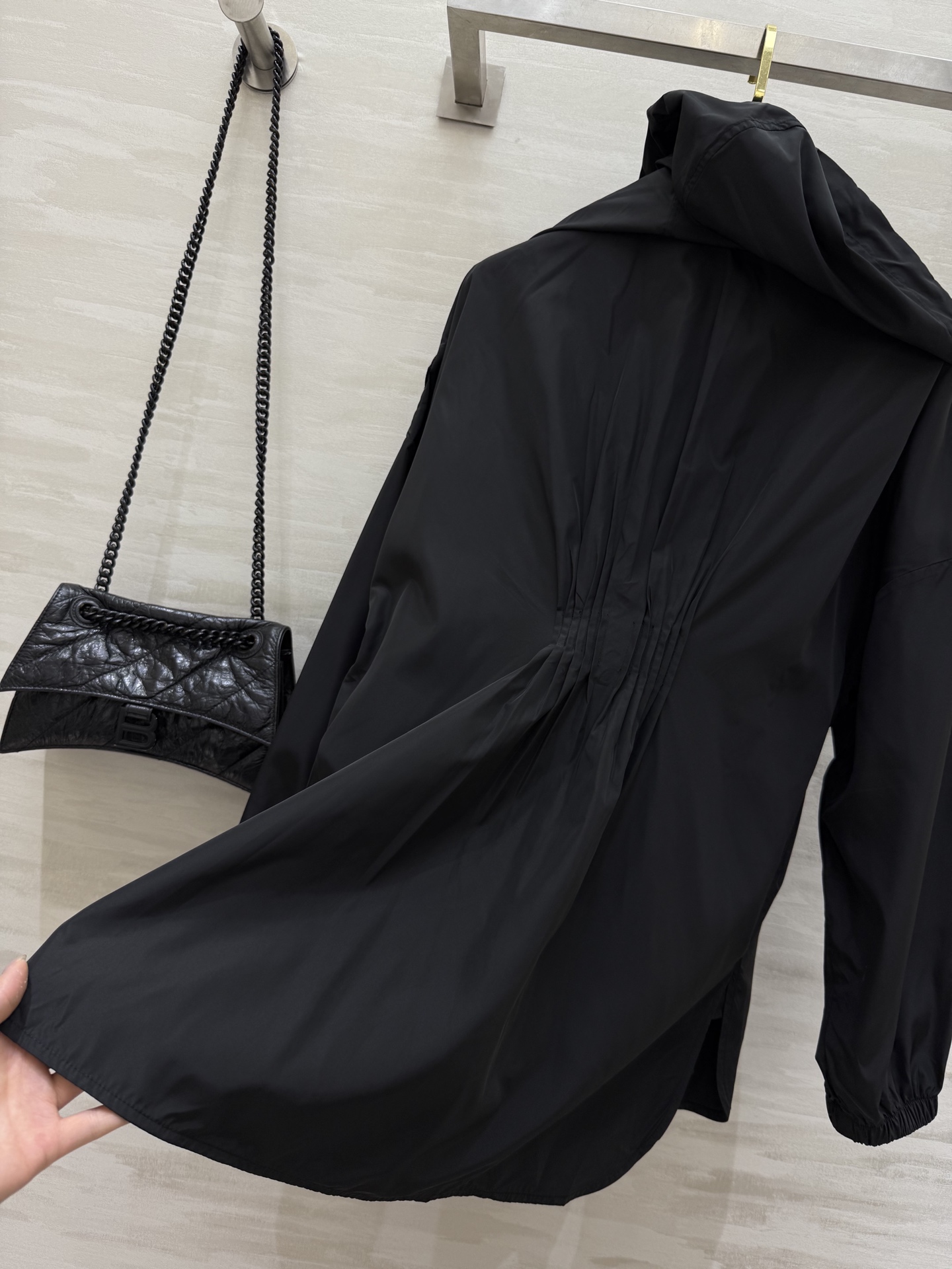 #Moncle♡²⁵早秋新款 前短后长 拉链连帽轻薄外套 经典连帽H字宽松版型 不挑人上身巨显瘦 休闲帅