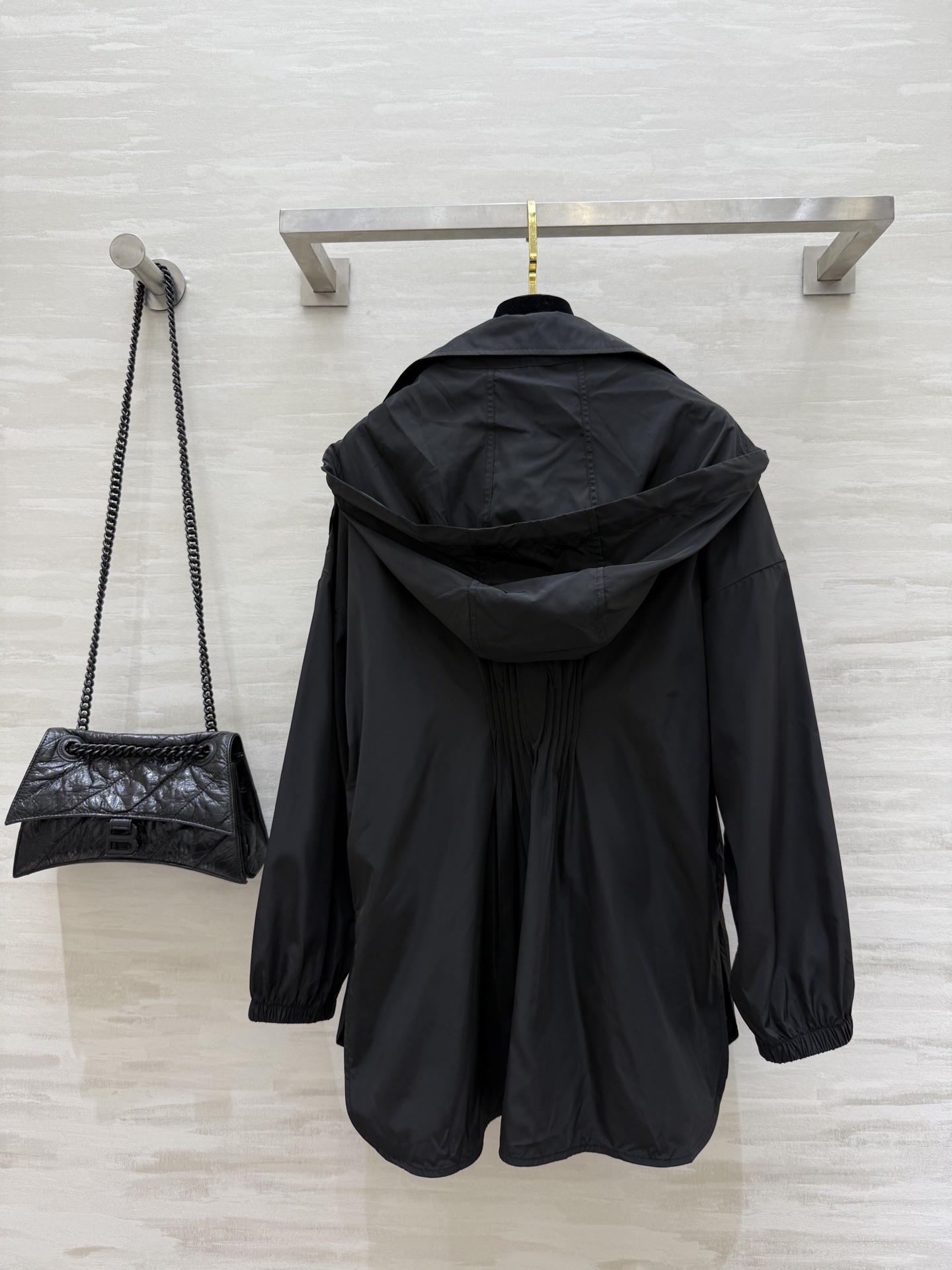 #Moncle♡²⁵早秋新款 前短后长 拉链连帽轻薄外套 经典连帽H字宽松版型 不挑人上身巨显瘦 休闲帅