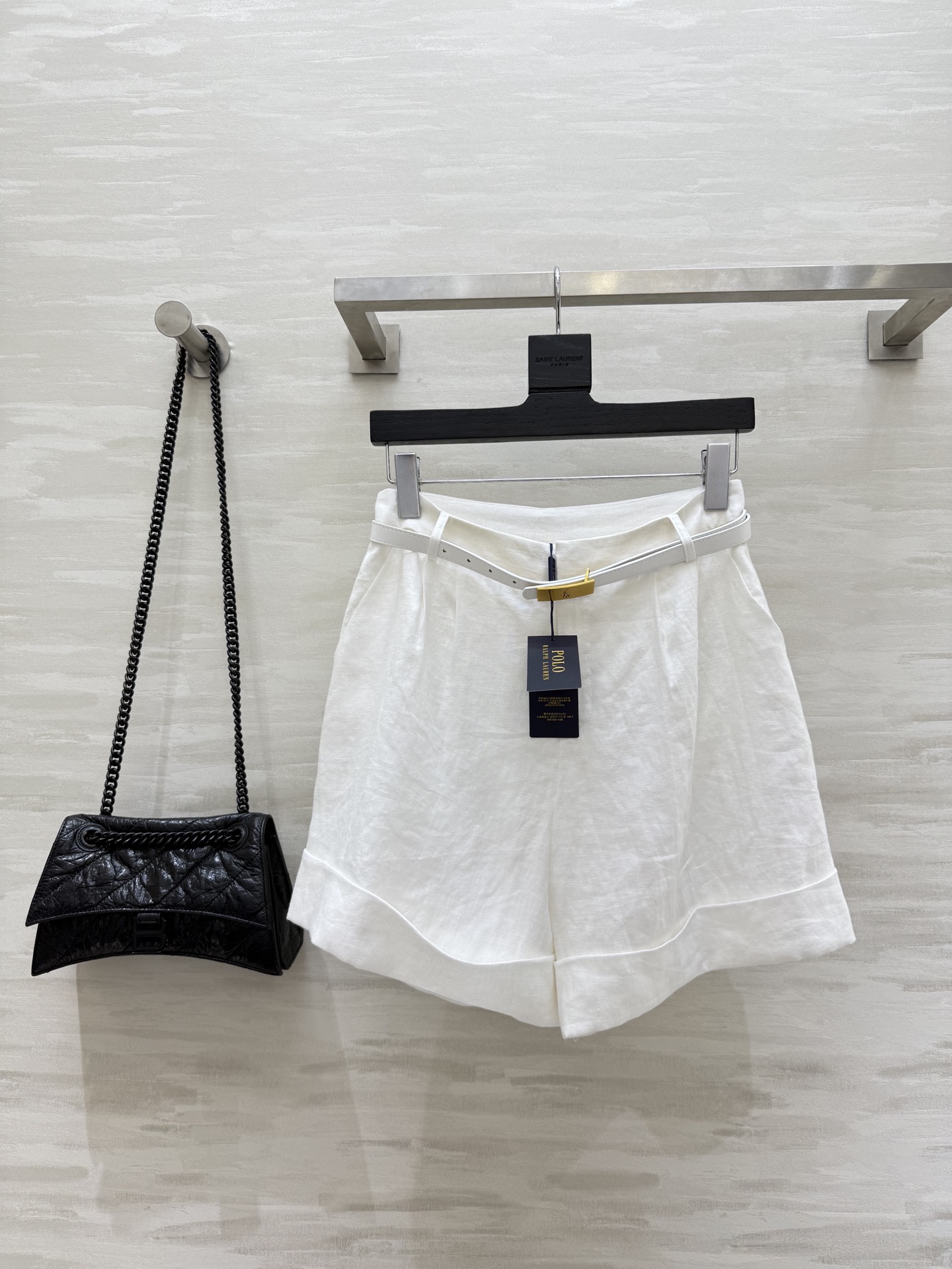 NO:474534,#Laurent's new early autumn style custom belt minimalist style mid-pants high-intelligent outfit mid-high waist pleated curly design Distribution metal buckle belt intellectual and elegant upper body lazy and casual high-end items Full of details and low-key luxury. Highly recommended versatile items for self-retaining high-quality customization Spot first-time sizeS/M/L (size size 70, hip circumference 98, pants length 41, alexander wang19860909#拉夫劳伦早秋新款 定制腰带 极简风中裤 高智感穿搭 中高腰褶饰卷边设计 配送金属扣腰带上身知性大气 慵懒随性的高级单品 细节感满满低调奢华 强烈推荐自留百搭单品 高品质定制 现货首发sizeS/M/L（s码腰围70,臀围98,裤长41,,alexander wang,Women's clothing