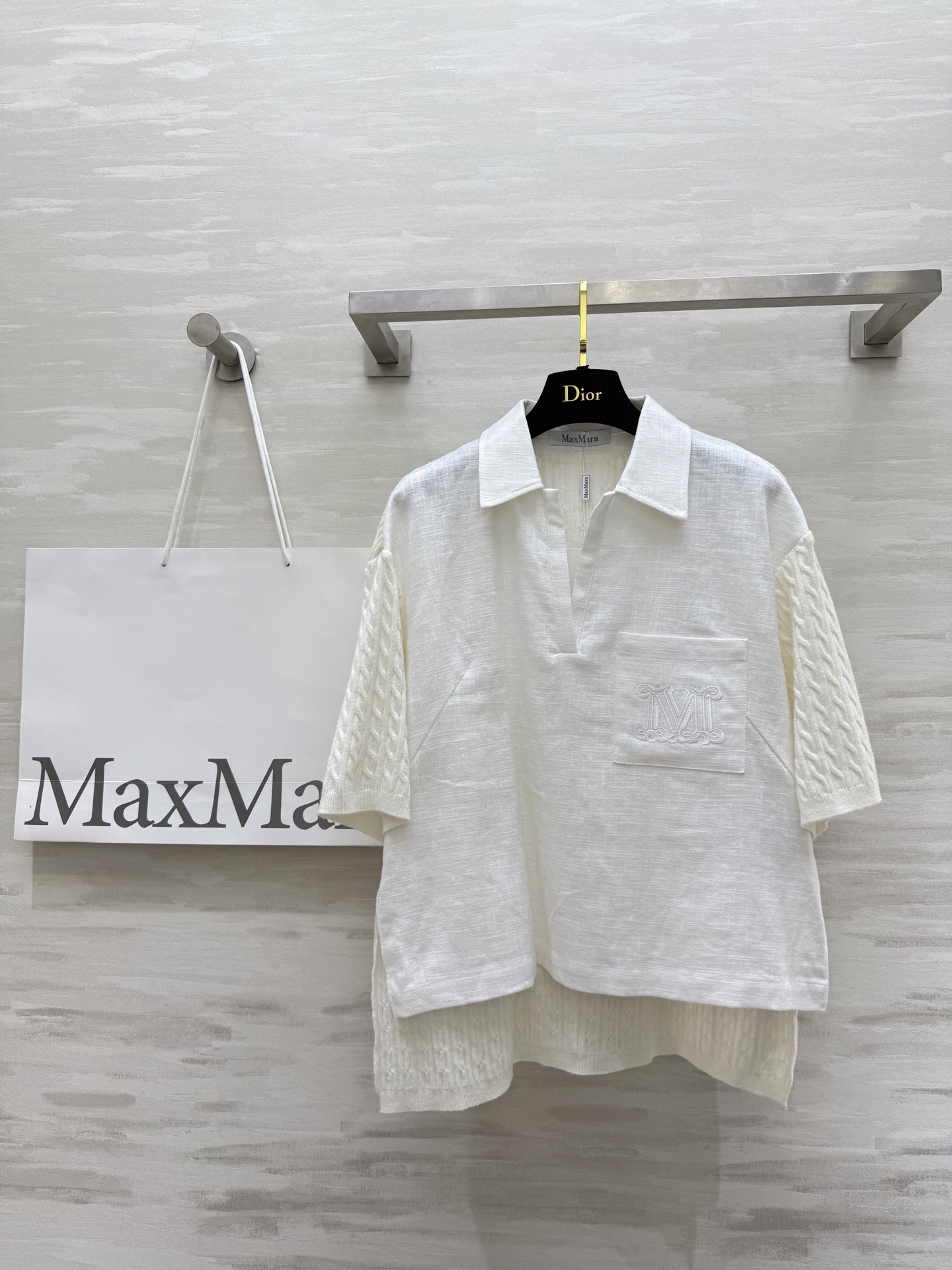 NO:474570,#Maxmar early autumn new style embroidered letter pocket lapel shirt spliced ​​knitted design linen fabric texture light and comfortable, temperament small lapel handsome and fashionable, short front and long slit design H-shaped versatile and not picky, high-quality customization, spot first-time sizeS/M/L (size s shoulder width 48, bust 100, garment length 53-64),,alexander wang19860909#Maxmar早秋新款 刺绣字母口袋翻领衬衣 拼接针织设计亚麻面料质感轻盈舒适 气质小翻领帅气又时髦 前短后长开叉设计H版型百搭不挑人 高品质定制 现货首发sizeS/M/L（s码肩宽48,胸围100,衣长53-64）,,alexander wang,Women's clothing