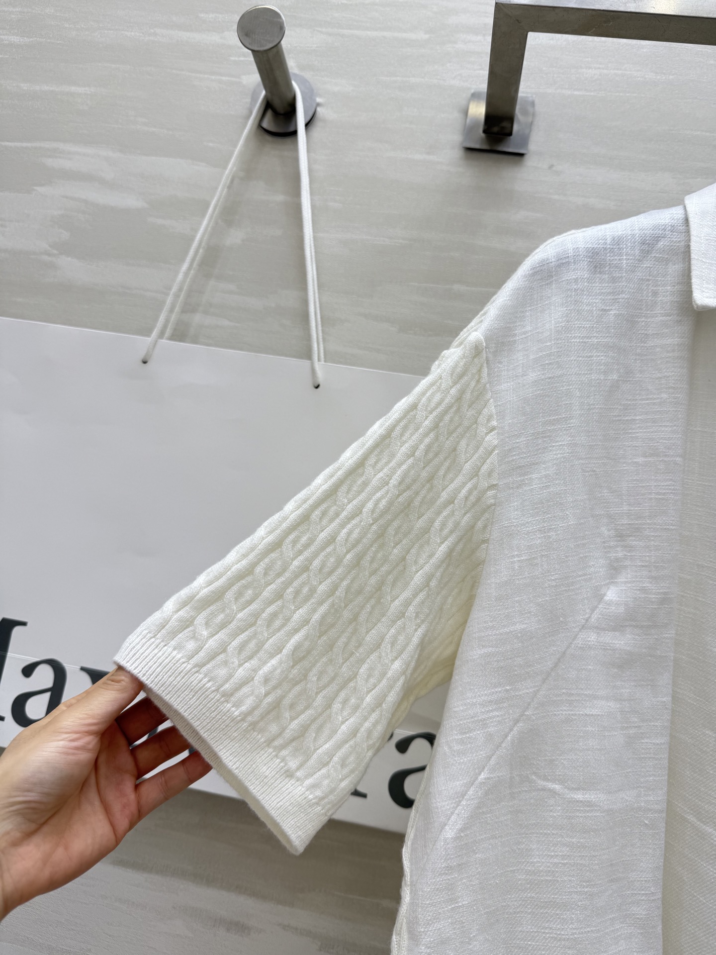 #Maxmar♡²⁵早秋新款 刺绣字母口袋翻领衬衣 拼接针织设计亚麻面料质感轻盈舒适 气质小翻领帅气又时