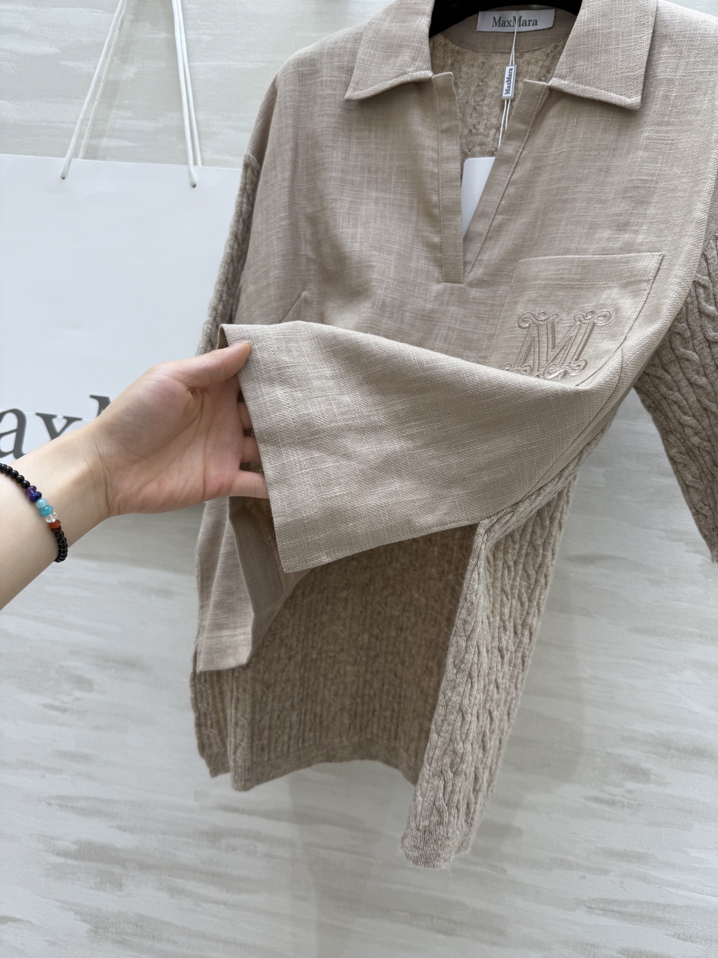 #Maxmar♡²⁵早秋新款 刺绣字母口袋翻领衬衣 拼接针织设计亚麻面料质感轻盈舒适 气质小翻领帅气又时