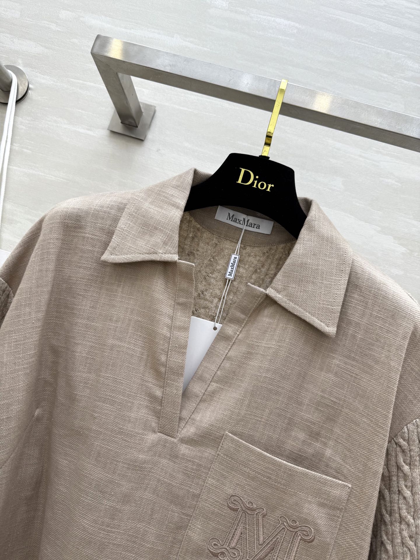 #Maxmar♡²⁵早秋新款 刺绣字母口袋翻领衬衣 拼接针织设计亚麻面料质感轻盈舒适 气质小翻领帅气又时