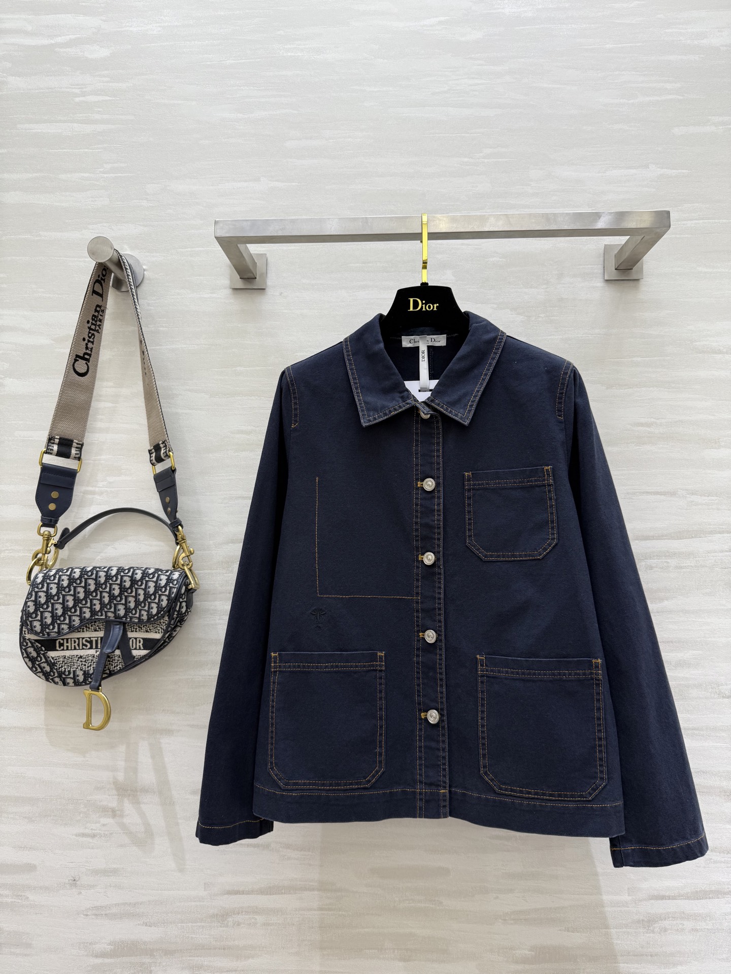 NO:474584,#DIO early autumn new style minimalist style denim shirt jacket Customized denim fabric Three-dimensional tailoring style High quality Spot first-time size36/38/40 (36 size shoulder width 36, bust 96, length 58), Dior, jackets & coats, alexander wang19860909#DIO早秋新款 极简风牛仔衬衣外套 定制牛仔面料 立体剪裁版型 高品质 现货首发size36/38/40（36码肩宽36,胸围96,衣长58）,,dior,jackets & coats,alexander wang,Women's clothing