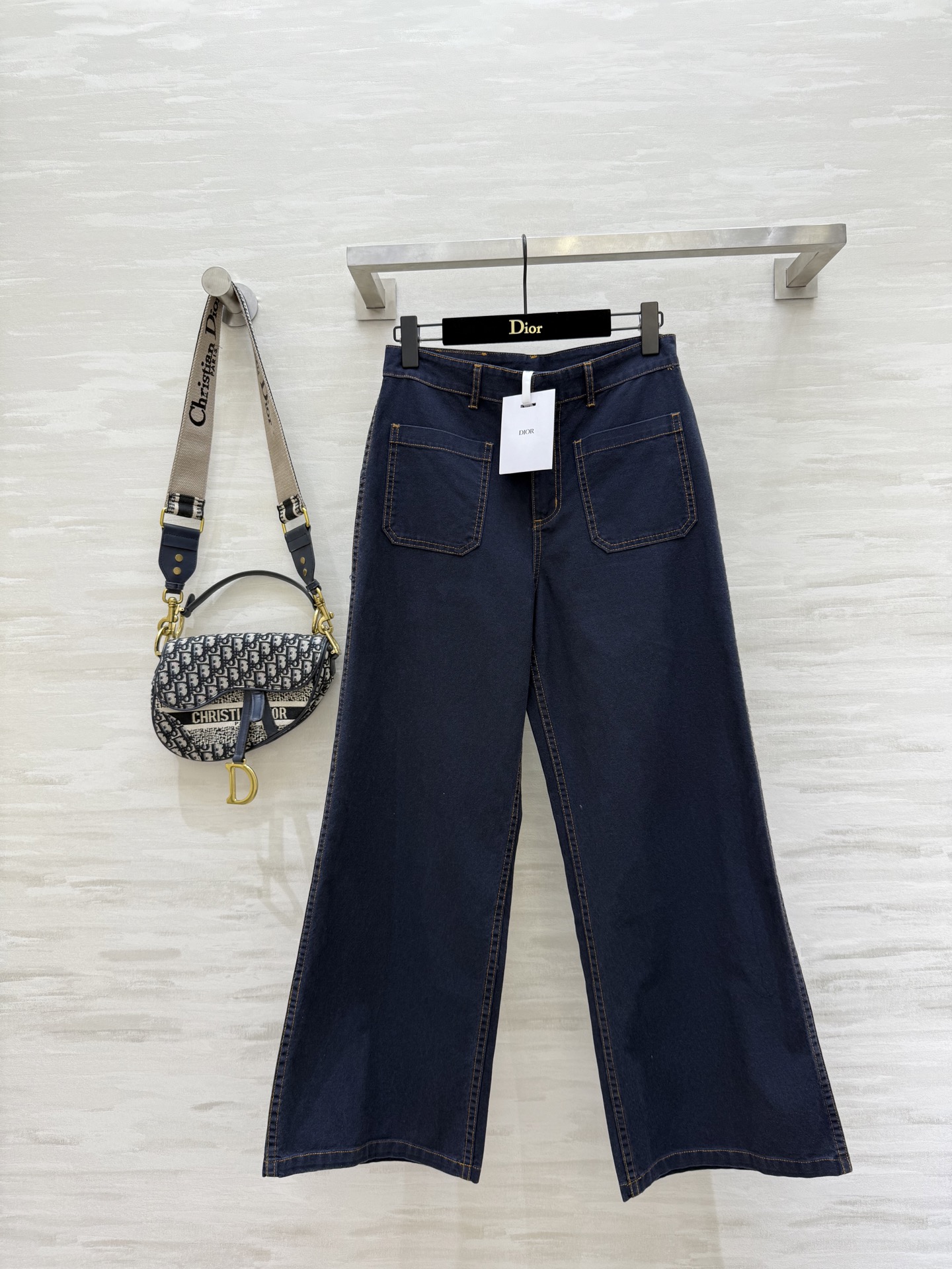 NO:474590,#DIO early autumn new style, medium and high waist double pocket straight jeans, original custom fabric, three-dimensional tailoring pants, high quality, spot first-time size36/38/40 (36 size waist 70, hip 92, pants length 98),,dior,jeans,alexander wang19860909#DIO早秋新款 中高腰双口袋直筒牛仔裤 原版定制面料 立体剪裁裤型 高品质 现货首发size36/38/40（36码腰围70,臀围92,裤长98）,,dior,jeans,alexander wang,Women's clothing