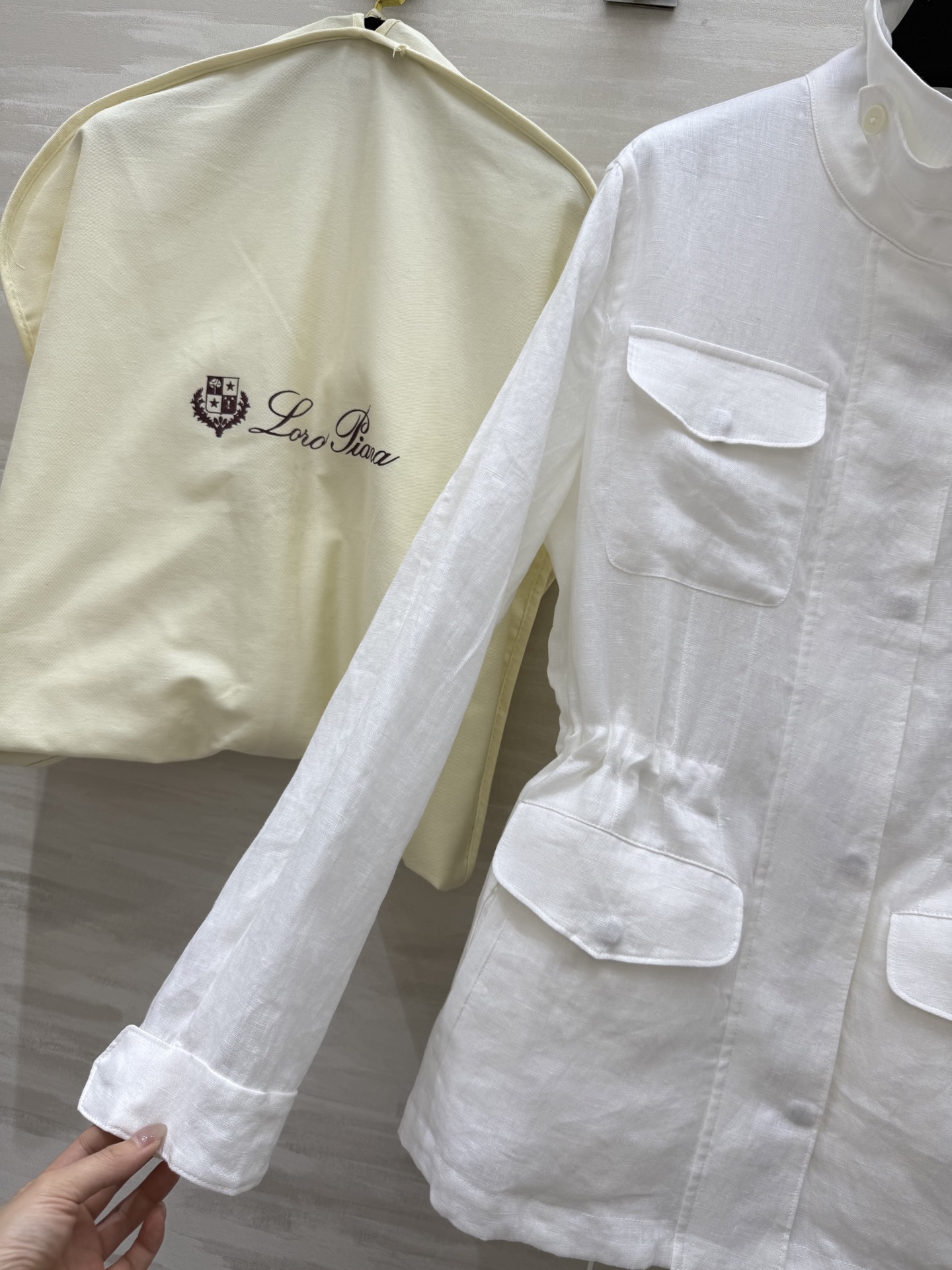 #LP🆕²⁵早秋新款 抽绳收腰外套 定制重磅亚麻面料 品相上乘 抽绳收腰设计轻松凹造型 细节处理非常细致