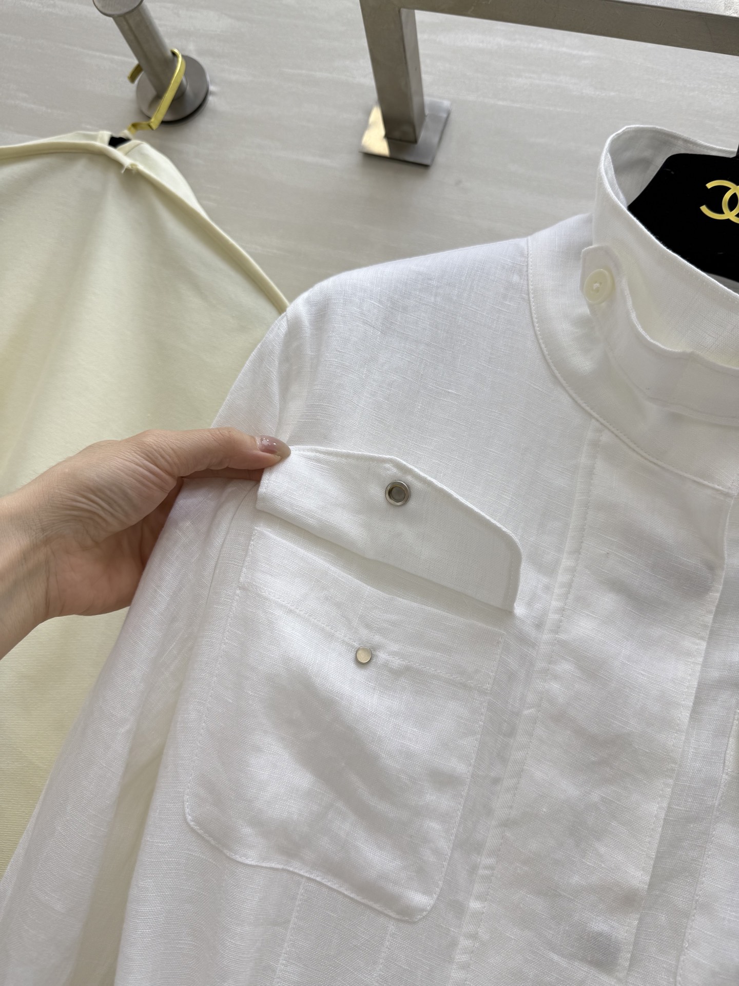 #LP🆕²⁵早秋新款 抽绳收腰外套 定制重磅亚麻面料 品相上乘 抽绳收腰设计轻松凹造型 细节处理非常细致