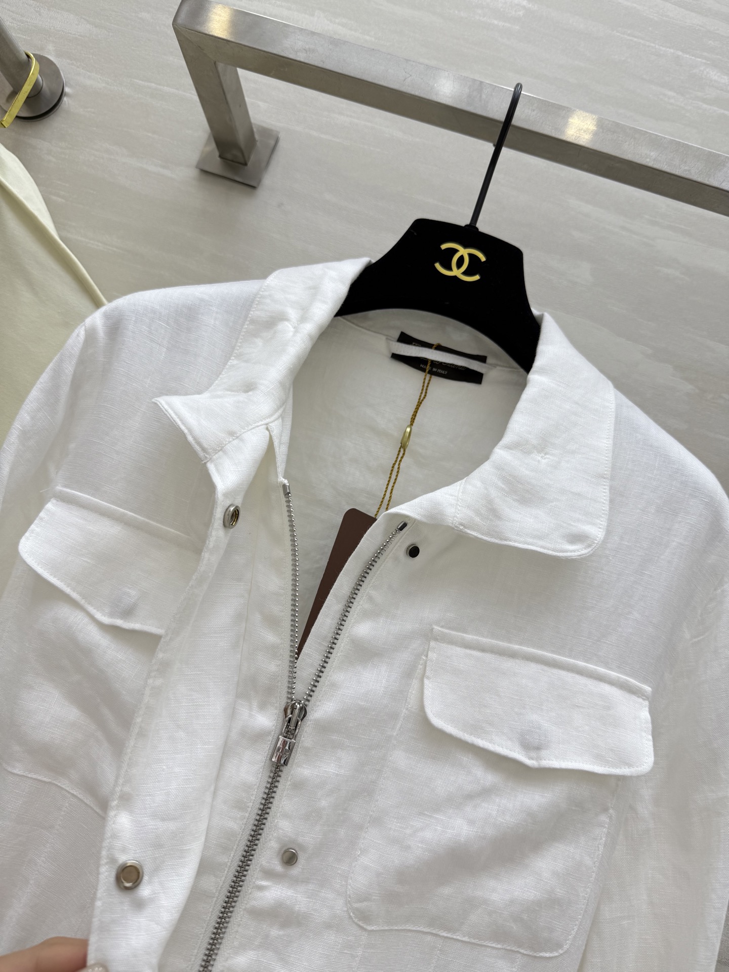 #LP🆕²⁵早秋新款 抽绳收腰外套 定制重磅亚麻面料 品相上乘 抽绳收腰设计轻松凹造型 细节处理非常细致