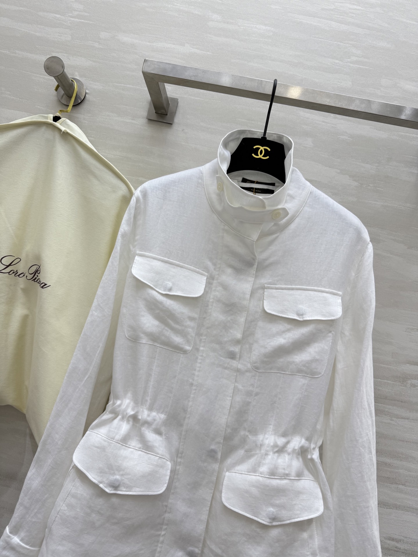 #LP🆕²⁵早秋新款 抽绳收腰外套 定制重磅亚麻面料 品相上乘 抽绳收腰设计轻松凹造型 细节处理非常细致