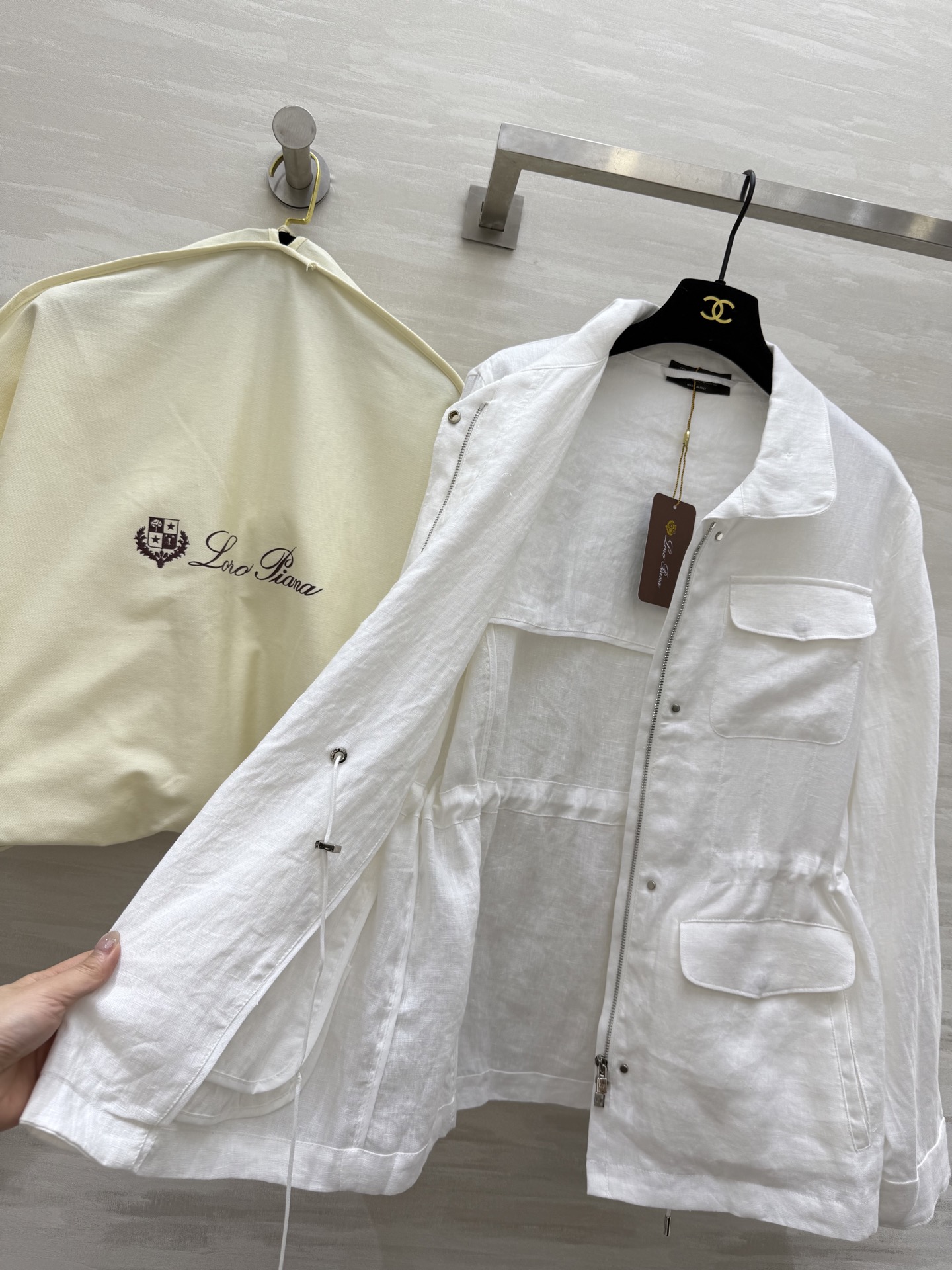 #LP🆕²⁵早秋新款 抽绳收腰外套 定制重磅亚麻面料 品相上乘 抽绳收腰设计轻松凹造型 细节处理非常细致