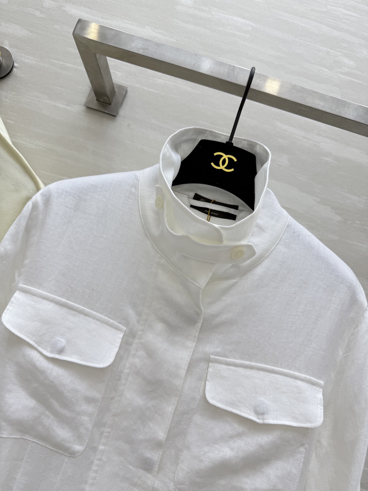 #LP🆕²⁵早秋新款 抽绳收腰外套 定制重磅亚麻面料 品相上乘 抽绳收腰设计轻松凹造型 细节处理非常细致