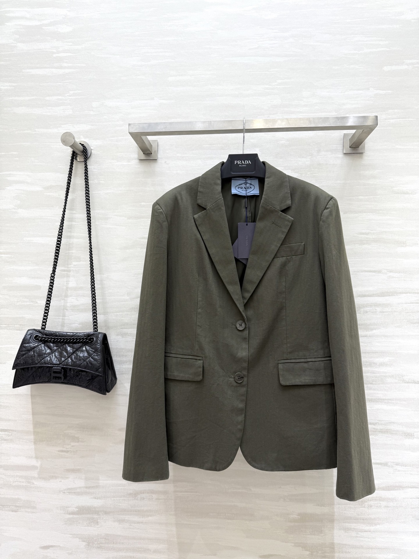 NO:474633,#Prad early autumn new style loose silhouette blazer high quality custom spot sizeS/M/L (size size 43 shoulder width, bust 100, length 65),,prada, jackets & coats,business suit,alexander wang19860909#Prad早秋新款 宽松廓形西装外套 高品质定制 现货来 sizeS/M/L（s码肩宽43,胸围100,衣长65）,,prada,jackets & coats,business suit,alexander wang,Women's clothing