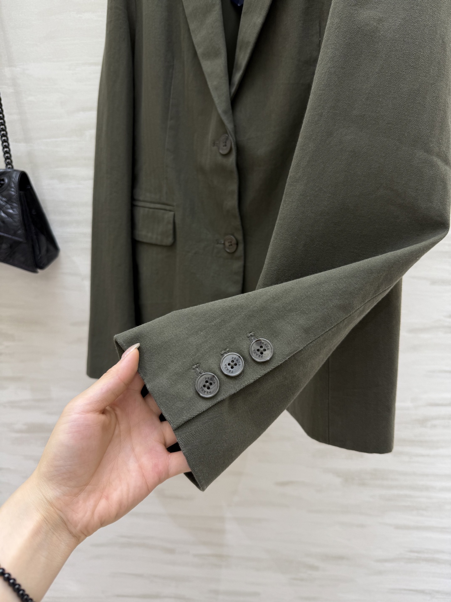 #Prad♡²⁵早秋新款 宽松廓形西装外套 高品质定制 现货来 size：S/M/L（s码肩宽：43，胸