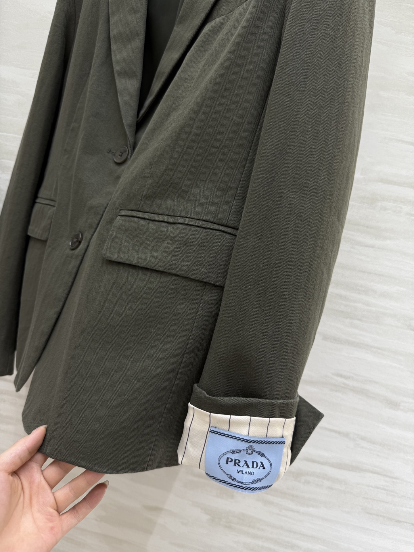 #Prad♡²⁵早秋新款 宽松廓形西装外套 高品质定制 现货来 size：S/M/L（s码肩宽：43，胸