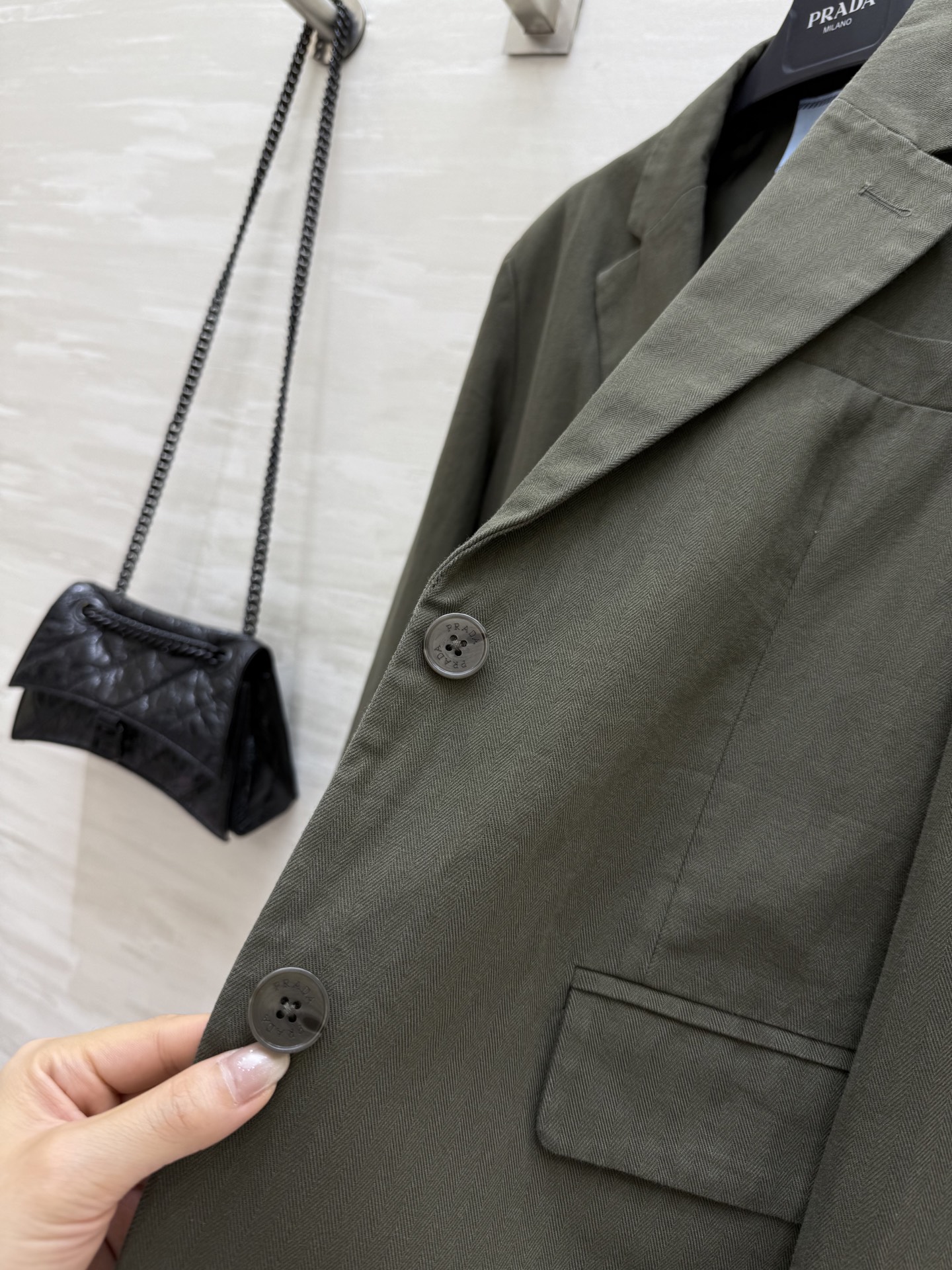 #Prad♡²⁵早秋新款 宽松廓形西装外套 高品质定制 现货来 size：S/M/L（s码肩宽：43，胸