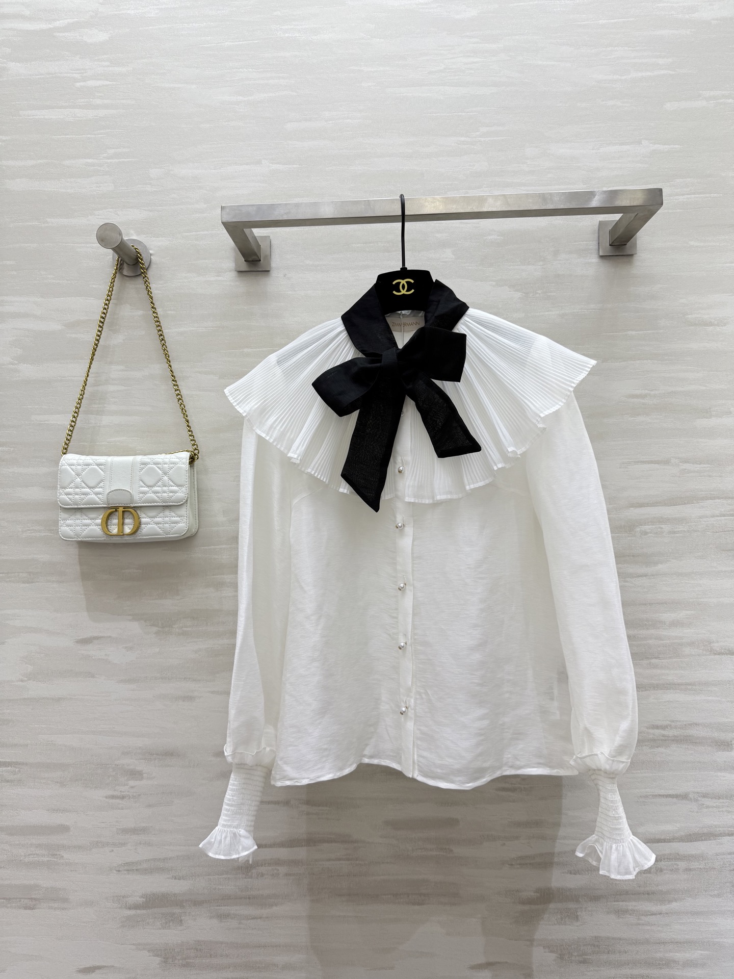 NO:474596,#Zimm early autumn new style contrasting streamer strap shirt romantic and elegant imported silk thread fabric skin-friendly and comfortable high-quality customization spot first-time sizeS/M/L (size s-shoulder width 37, bust 100, length 60), alexander wang19860909#Zimm早秋新款 撞色飘带绑带衬衣 浪漫优雅 进口丝麻面料亲肤舒适 高品质定制 现货首发sizeS/M/L（s码肩宽37,胸围100,衣长60）,,alexander wang,Women's clothing