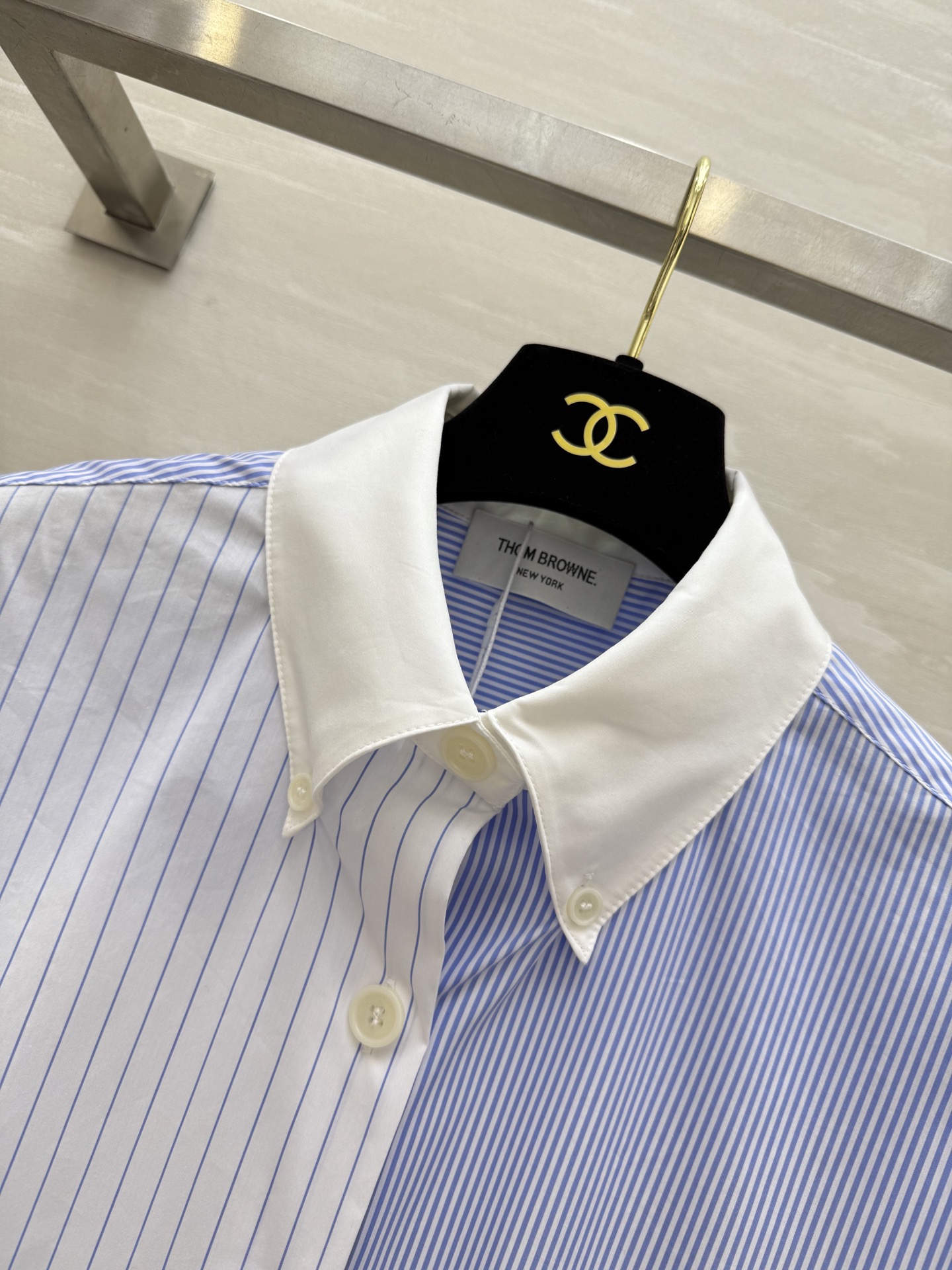 #TB/汤姆布朗²⁵早秋新款 拼色条纹长袖衬衣 经典三色条杠元素拼接内袖 休闲宽松版型设计显瘦又随性 自